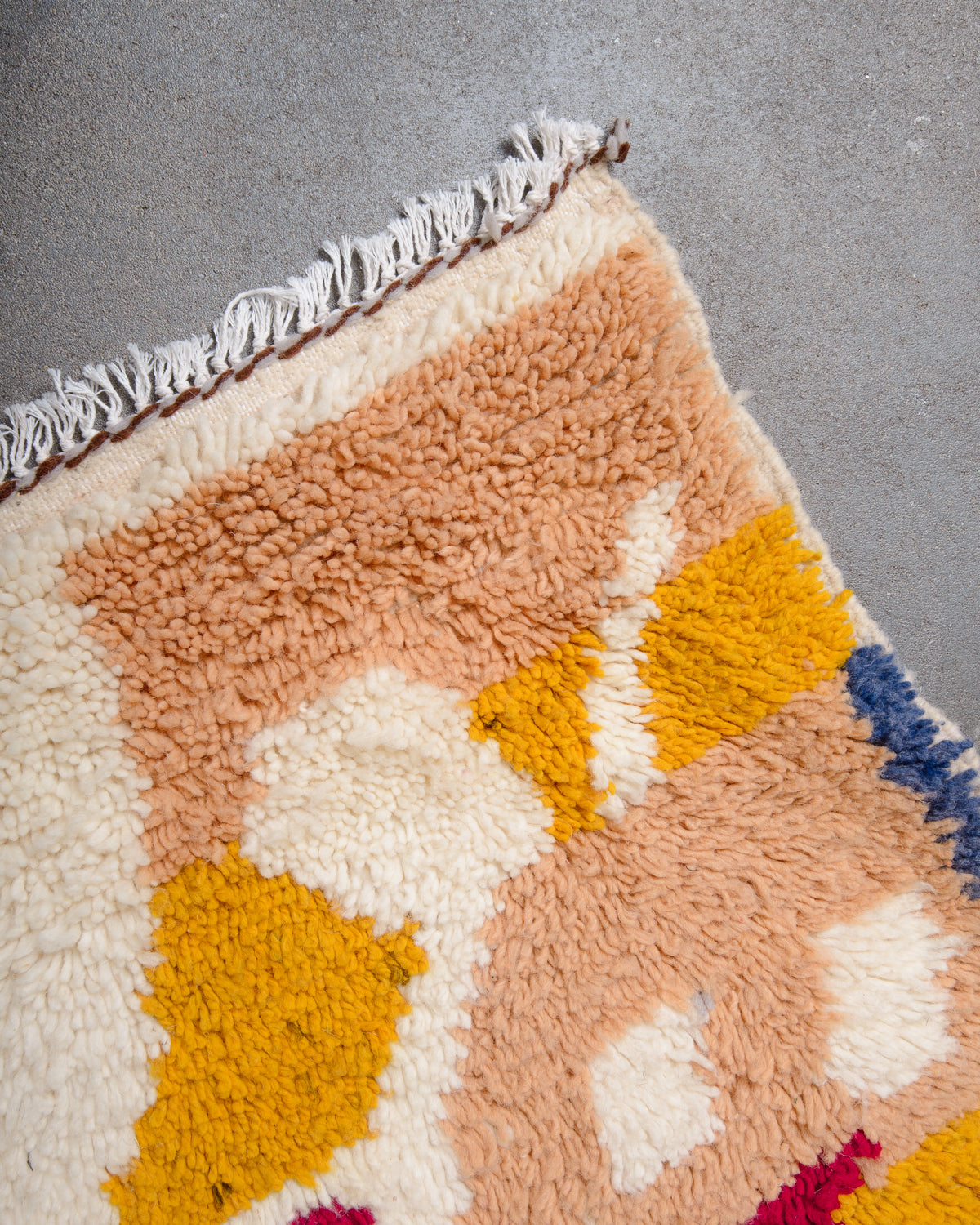 Modern designer handcrafted Berber rug from Morocco. Azilal rug with beautiful colours and patterns. Made of sheep’s wool and colourful cotton.