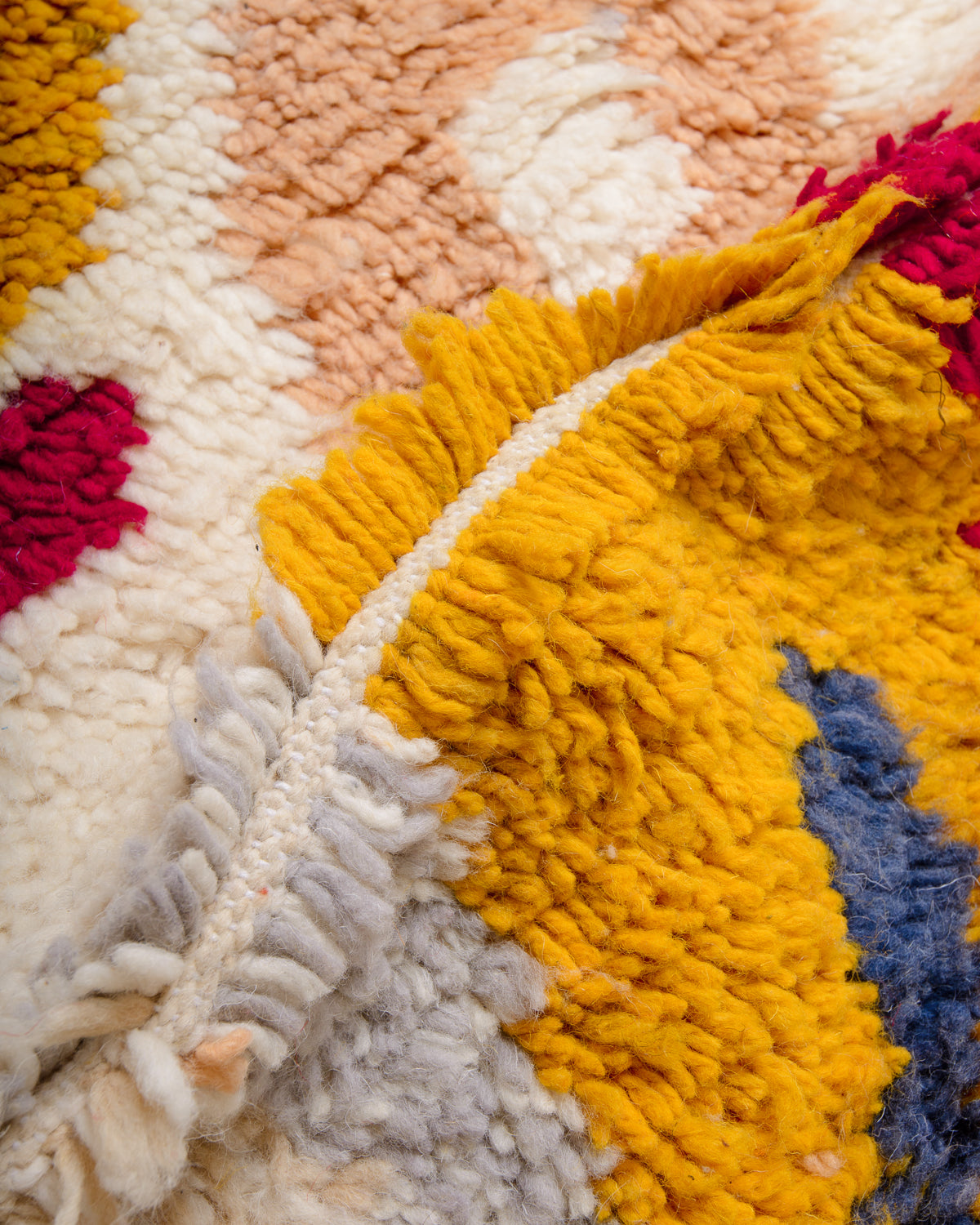 Modern designer handcrafted Berber rug from Morocco. Azilal rug with beautiful colours and patterns. Made of sheep’s wool and colourful cotton.