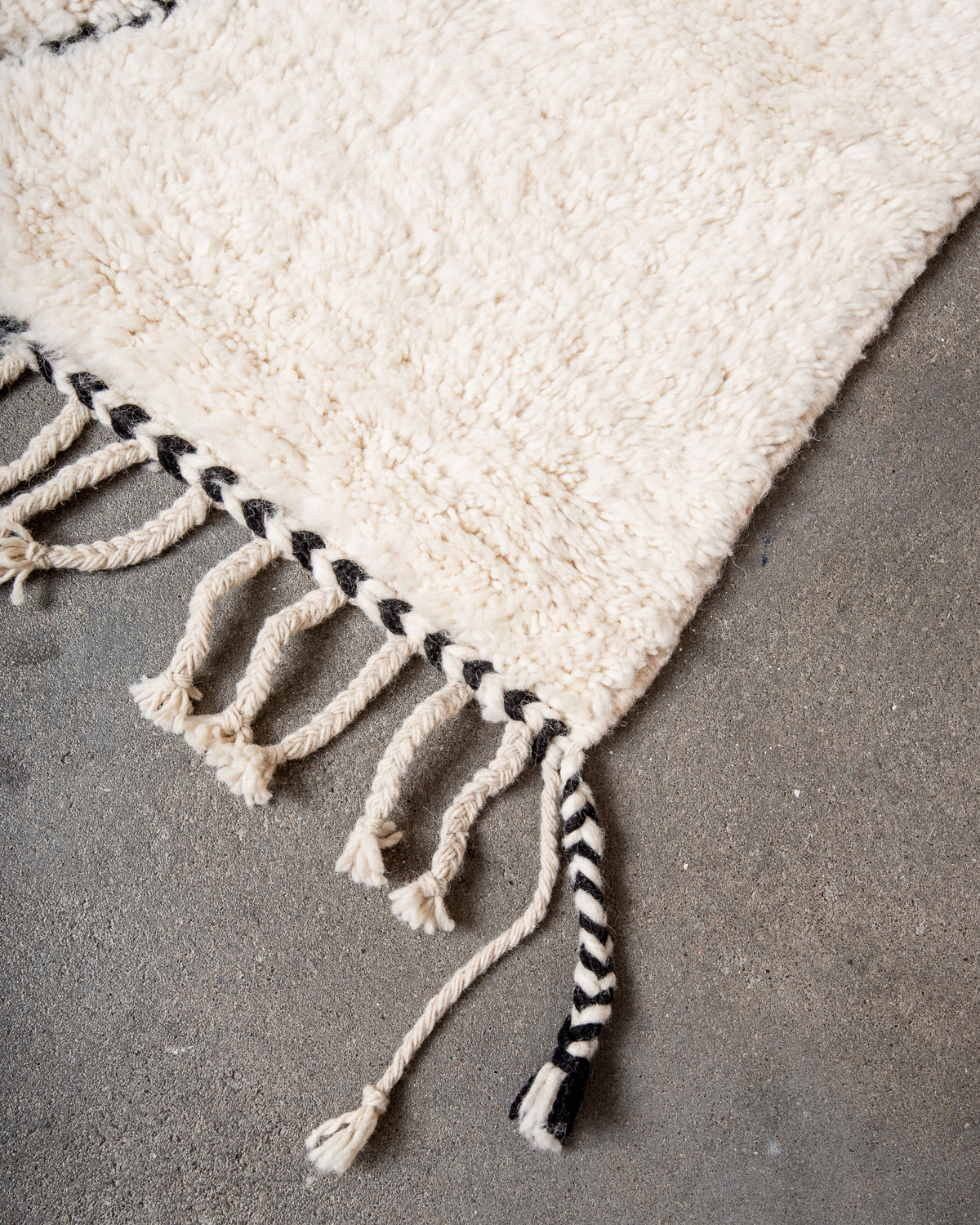 Modern, designer, handcrafted Berber rug from Morocco. Beniourain carpet with minimalist design, natural wool pile and a fluffy texture.