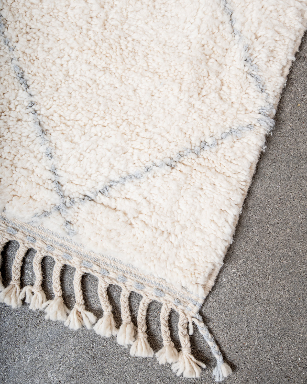 Modern, designer, handcrafted Berber rug from Morocco. Beniourain carpet with minimalist design, natural wool pile and a fluffy texture.