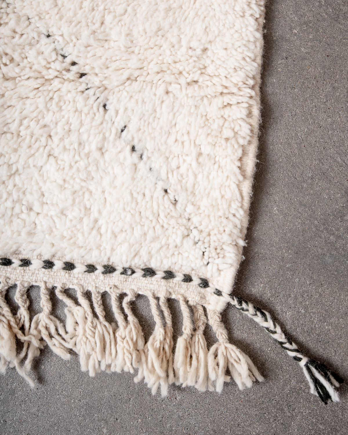 Modern, designer, handcrafted Berber rug from Morocco. Beniourain carpet with minimalist design, natural wool pile and a fluffy texture.