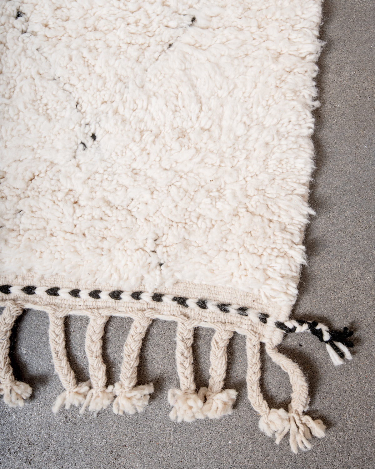 Modern, designer, handcrafted Berber rug from Morocco. Beniourain carpet with minimalist design, natural wool pile and a fluffy texture.