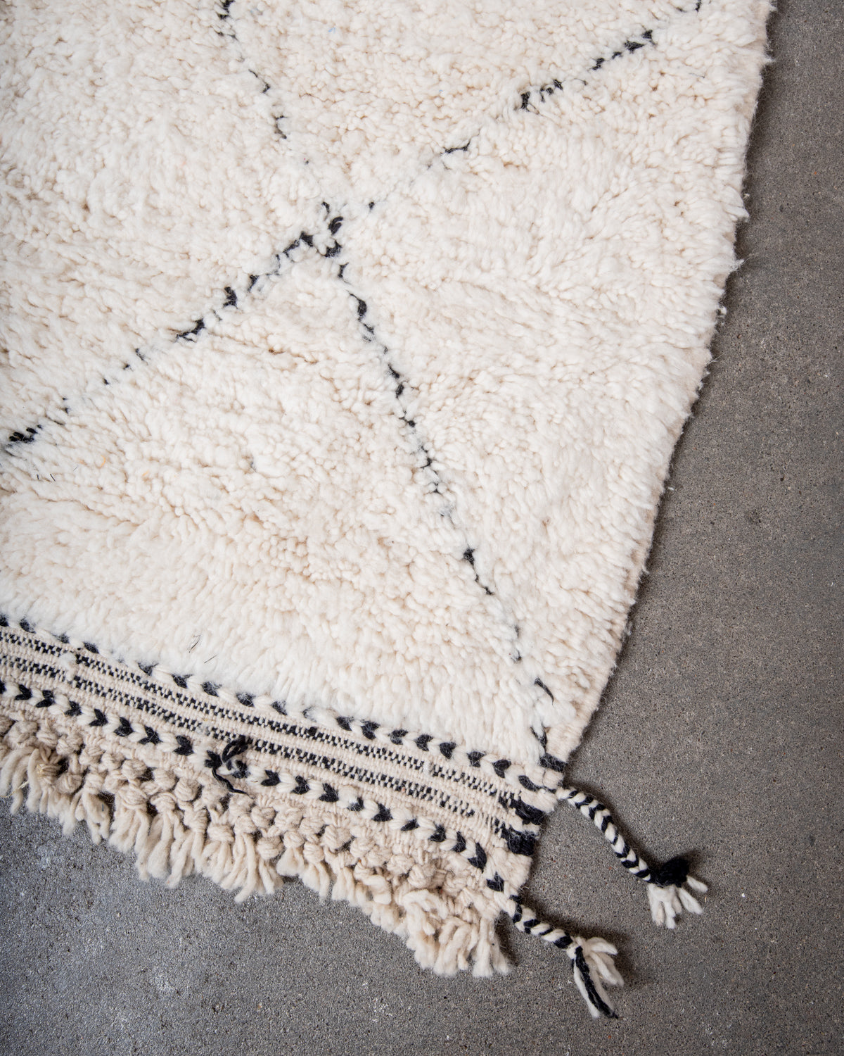 Modern, designer, handcrafted Berber rug from Morocco. Beniourain carpet with minimalist design, natural wool pile and a fluffy texture.