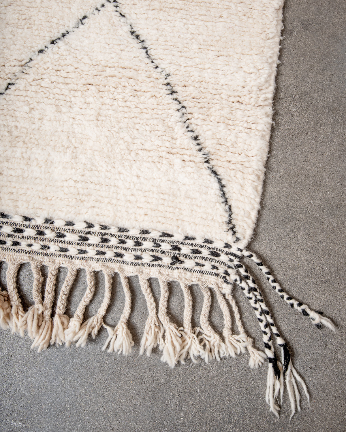 Modern, designer, handcrafted Berber rug from Morocco. Beniourain carpet with minimalist design, natural wool pile and a fluffy texture.
