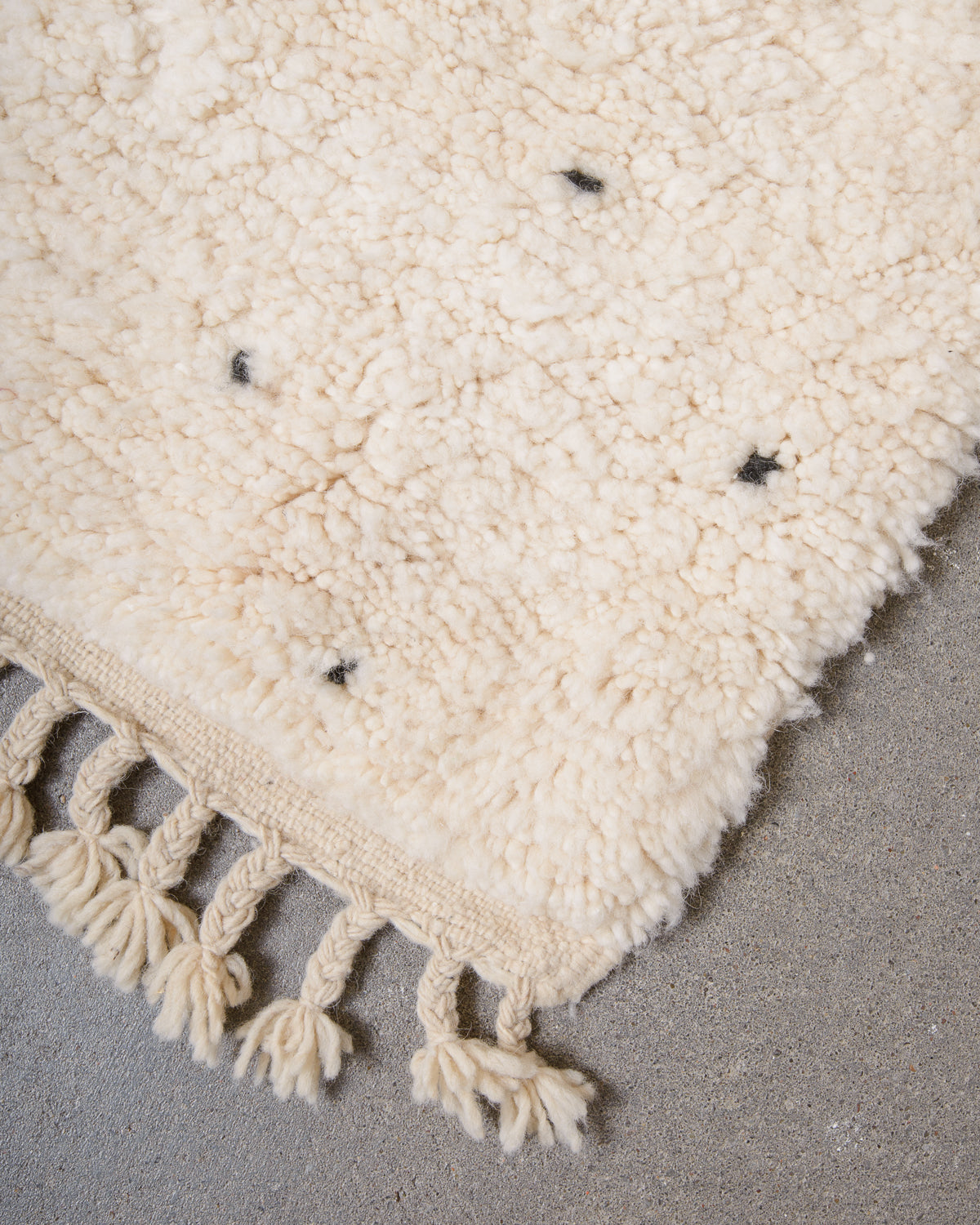 Modern, designer, handcrafted Berber rug from Morocco. Beniourain carpet with minimalist design, natural wool pile and a fluffy texture.