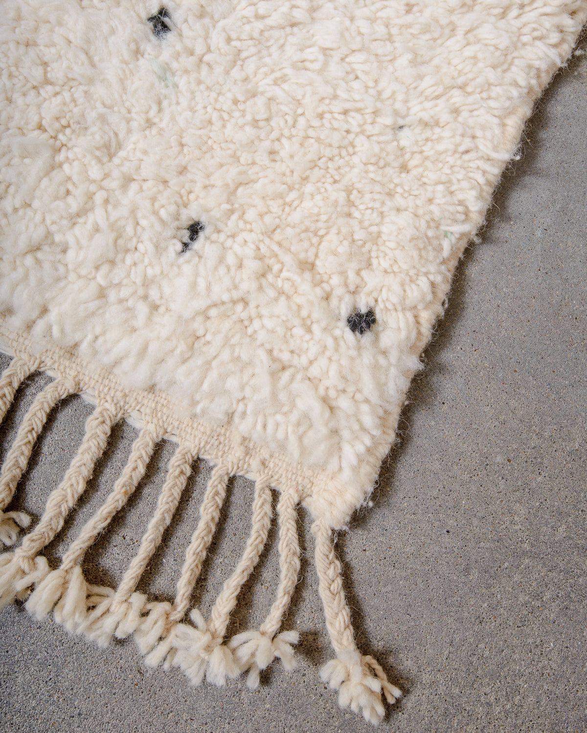Modern, designer, handcrafted Berber rug from Morocco. Beniourain carpet with minimalist design, natural wool pile and a fluffy texture.
