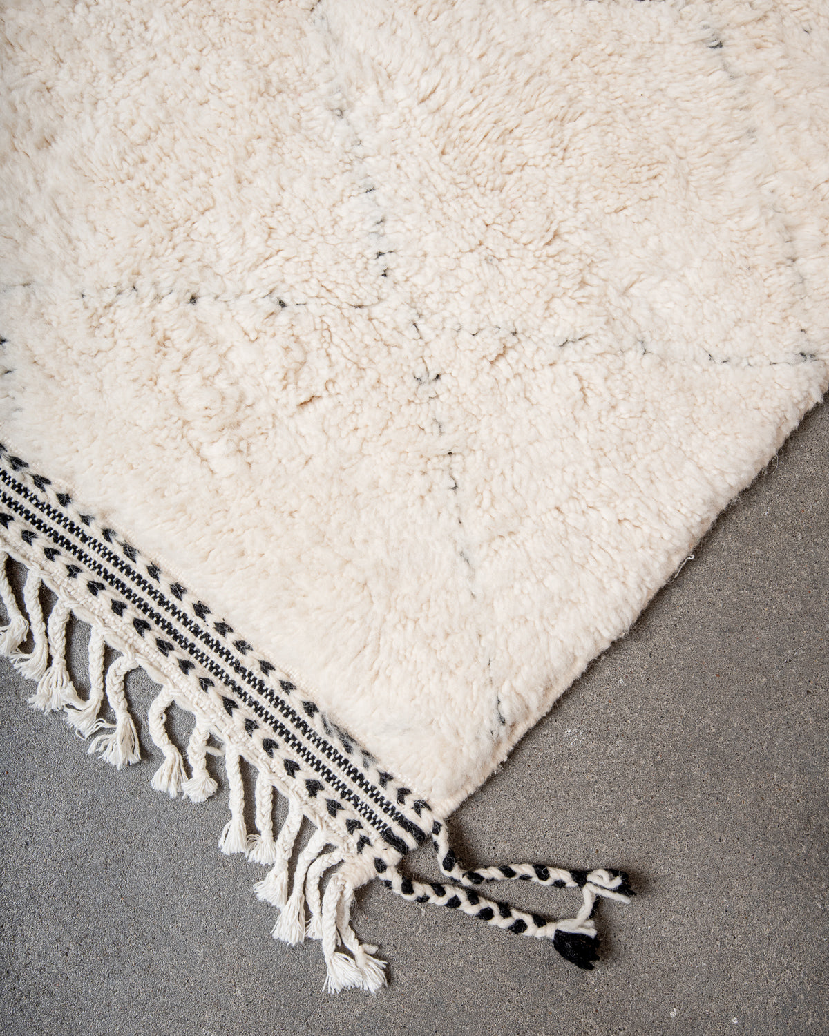 Modern, designer, handcrafted Berber rug from Morocco. Beniourain carpet with minimalist design, natural wool pile and a fluffy texture.