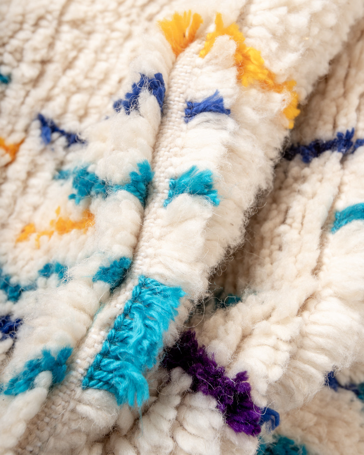 Modern designer handcrafted Berber rug from Morocco. Azilal rug with beautiful colors and patterns. Made of sheep’s wool and colourful cotton.