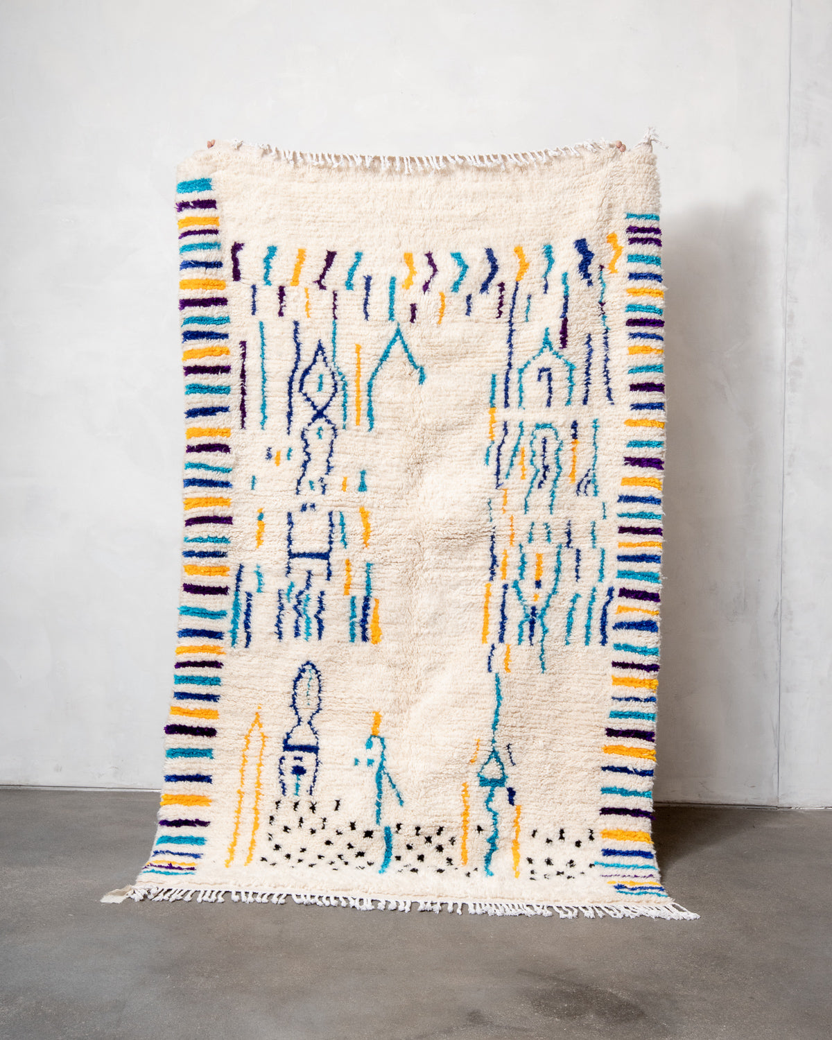 Modern designer handcrafted Berber rug from Morocco. Azilal rug with beautiful colors and patterns. Made of sheep’s wool and colourful cotton.