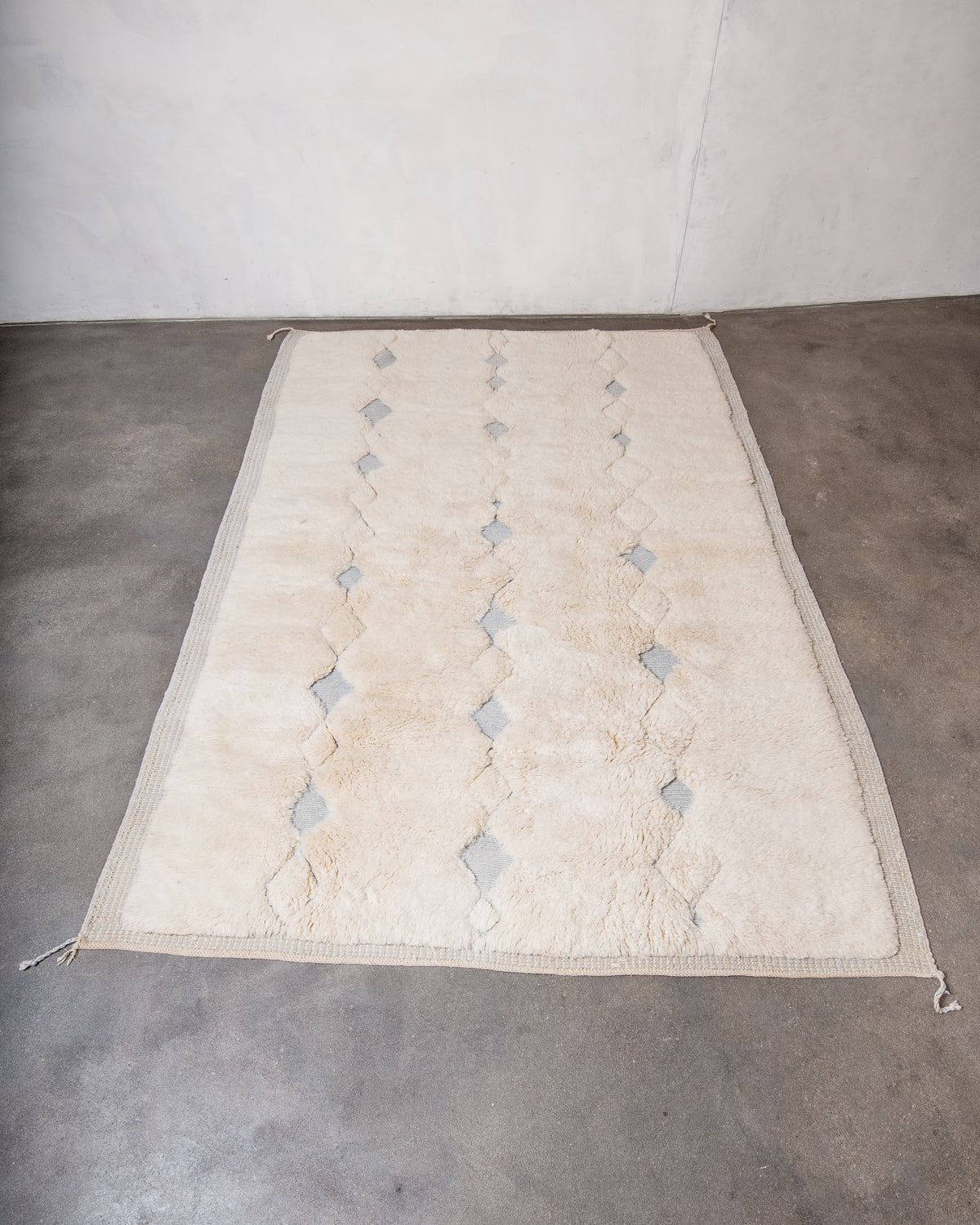 Modern, designer, handcrafted 100% sheep’s wool Berber rug from Morocco. Beni M’rirt carpet with beautiful colours and patterns and fluffy wool texture. 