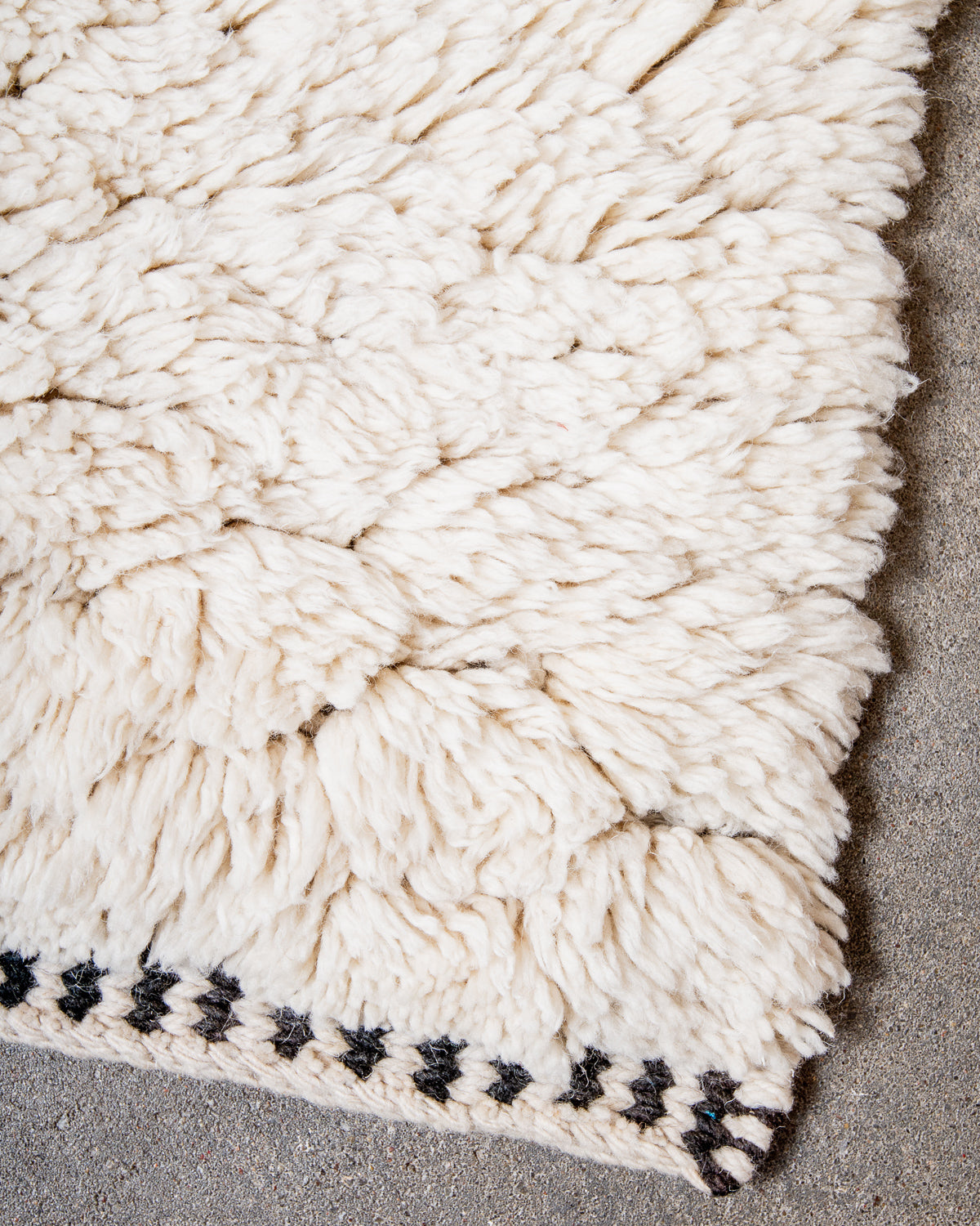Modern, designer, handcrafted 100% sheep’s wool Berber rug from Morocco. Beni M’rirt carpet with beautiful colours and patterns and fluffy wool texture.