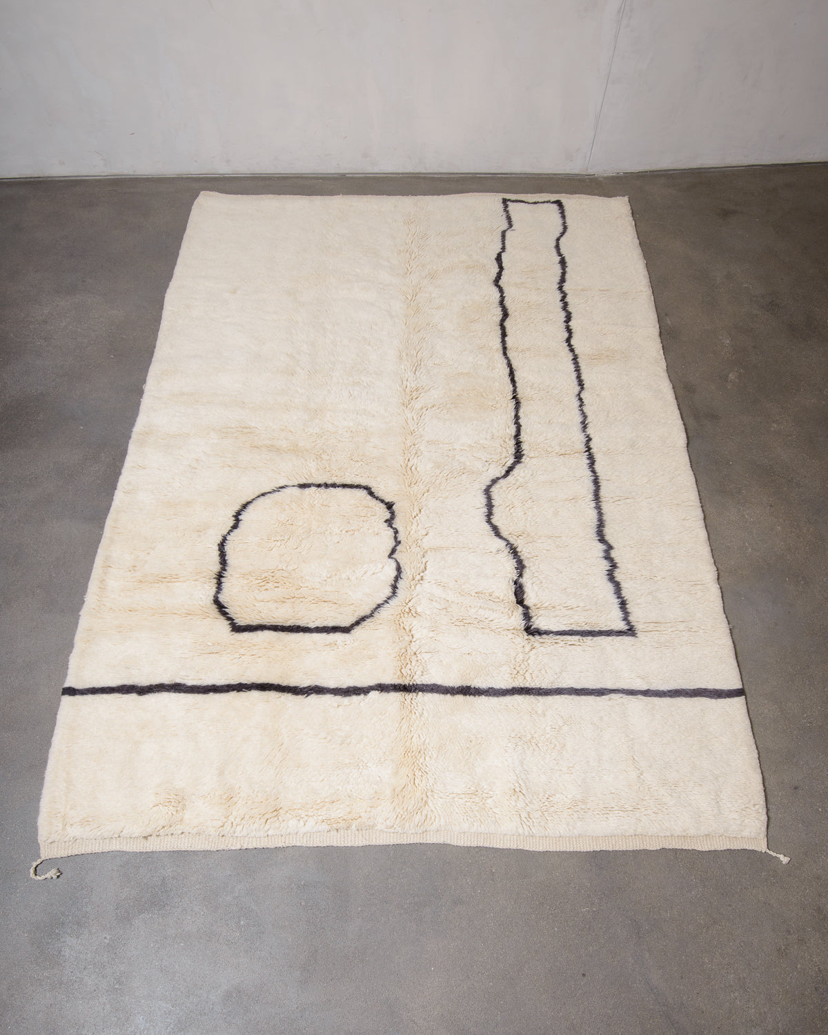 Modern, designer, handcrafted 100% sheep’s wool Berber rug from Morocco. Beni M’rirt carpet with beautiful colours and patterns and fluffy wool texture.