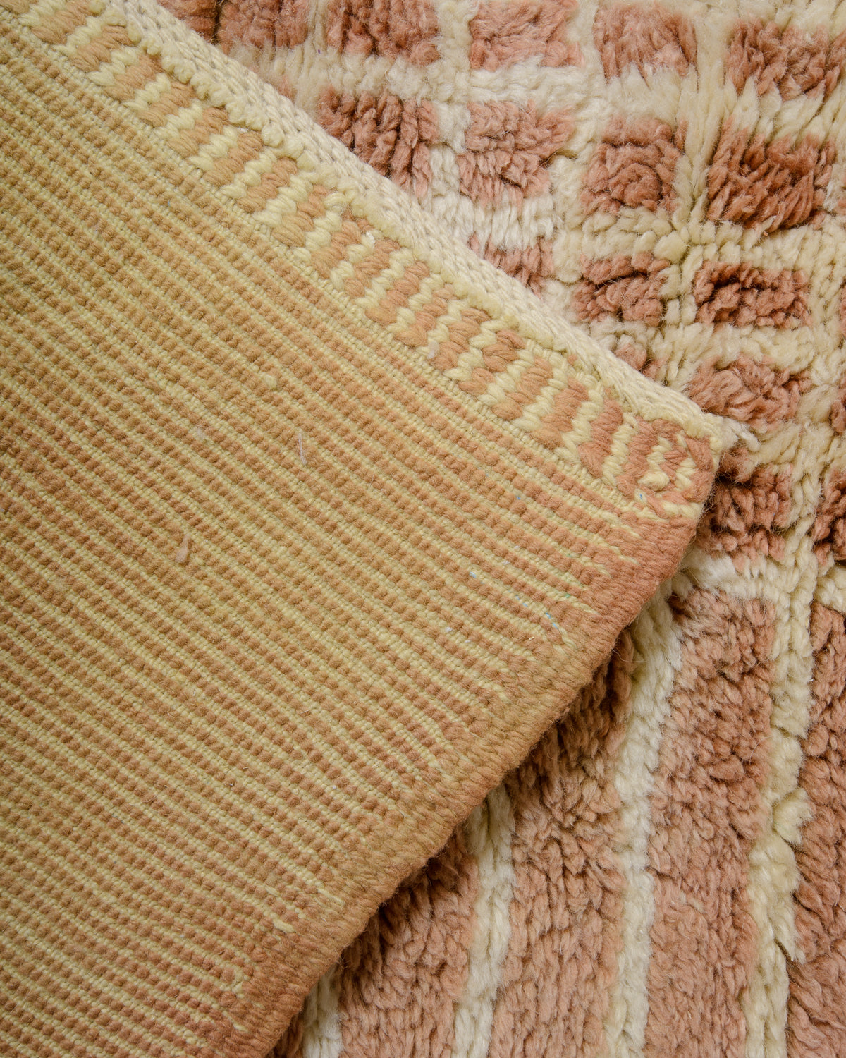 Back corner of Beni M'rirt rug showing its number of knots.