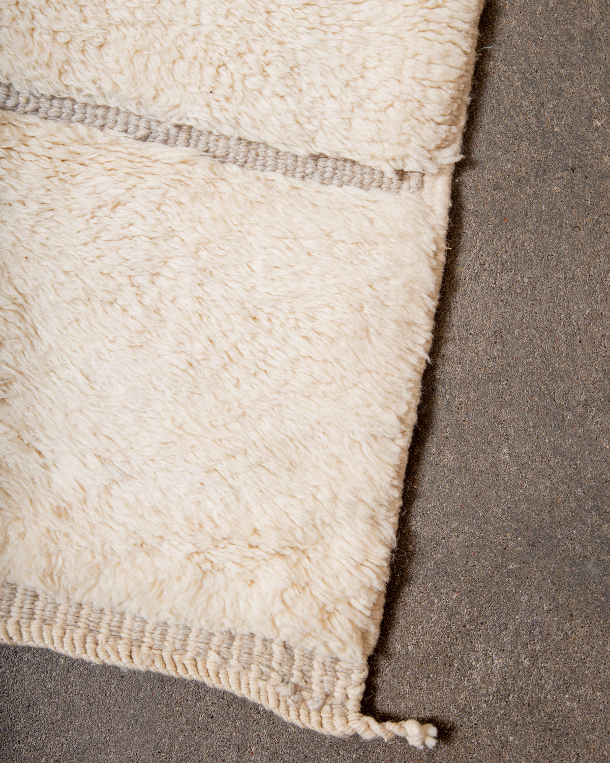 Modern, designer, handcrafted 100% sheep’s wool Berber rug from Morocco. Beni M’rirt carpet with beautiful colours and patterns and fluffy wool texture. 