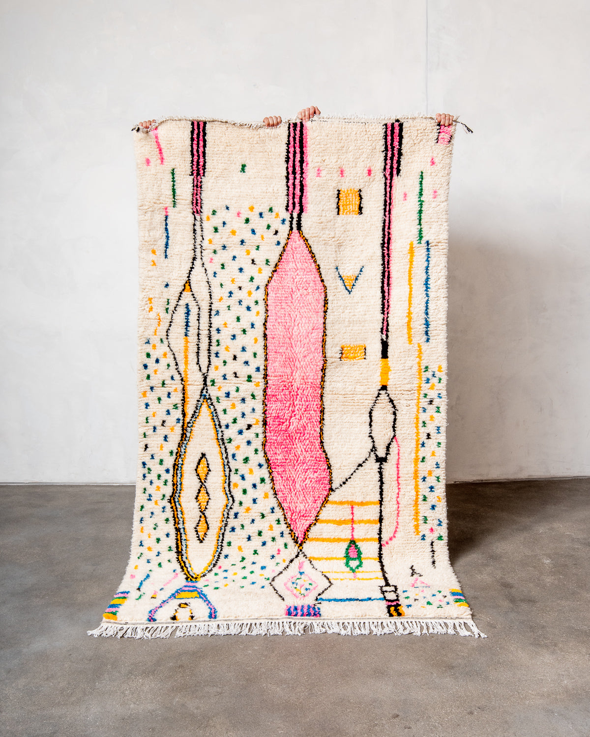 Modern designer handcrafted Berber rug from Morocco. Azilal rug with beautiful colors and patterns. Made of sheep’s wool and colourful cotton.