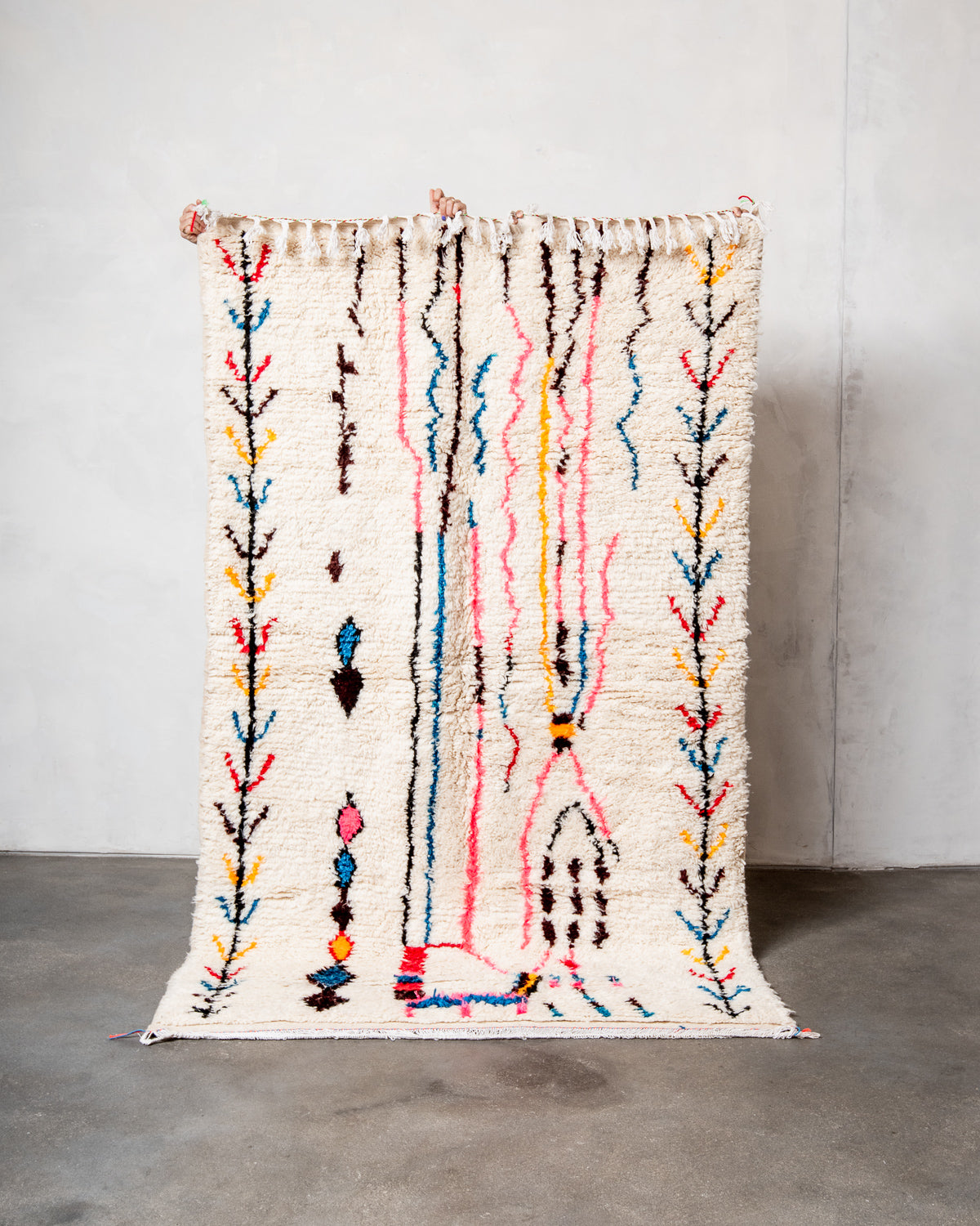Modern designer handcrafted Berber rug from Morocco. Azilal rug with beautiful colors and patterns. Made of sheep’s wool and colourful cotton.