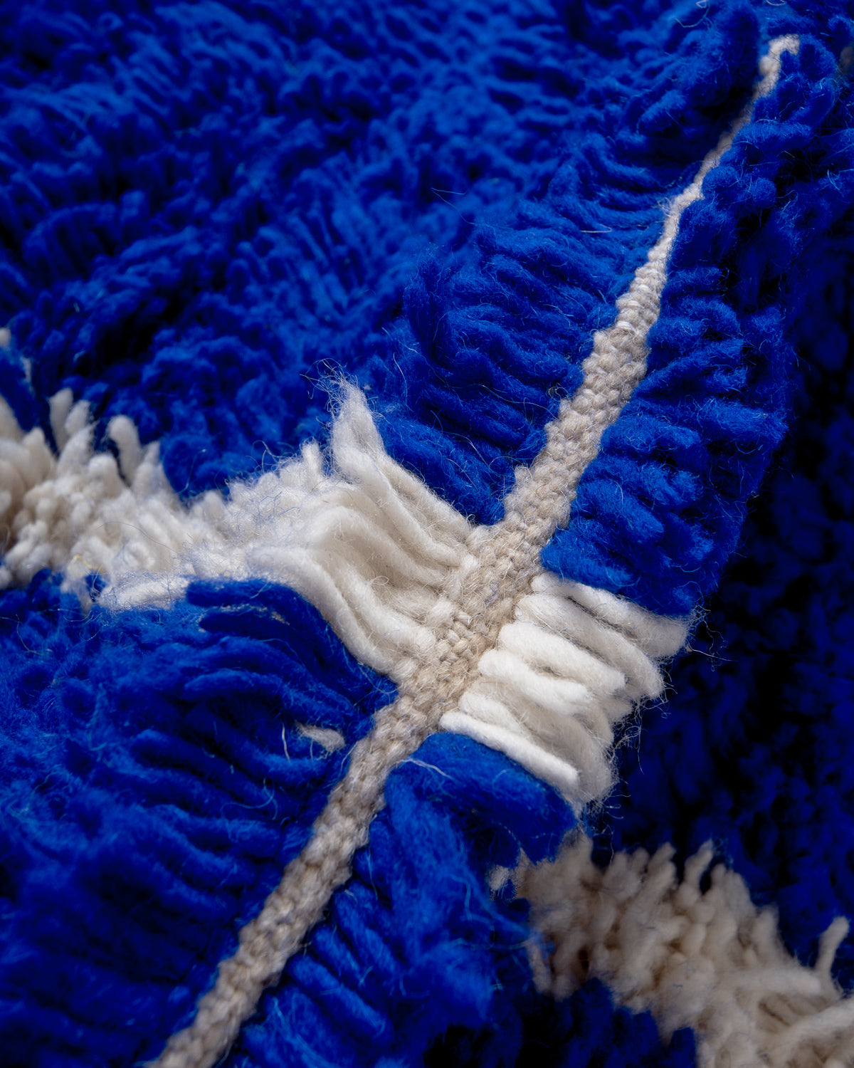 Modern designer handcrafted Berber rug from Morocco. Azilal rug with beautiful colors and patterns. Made of sheep’s wool and colourful cotton.