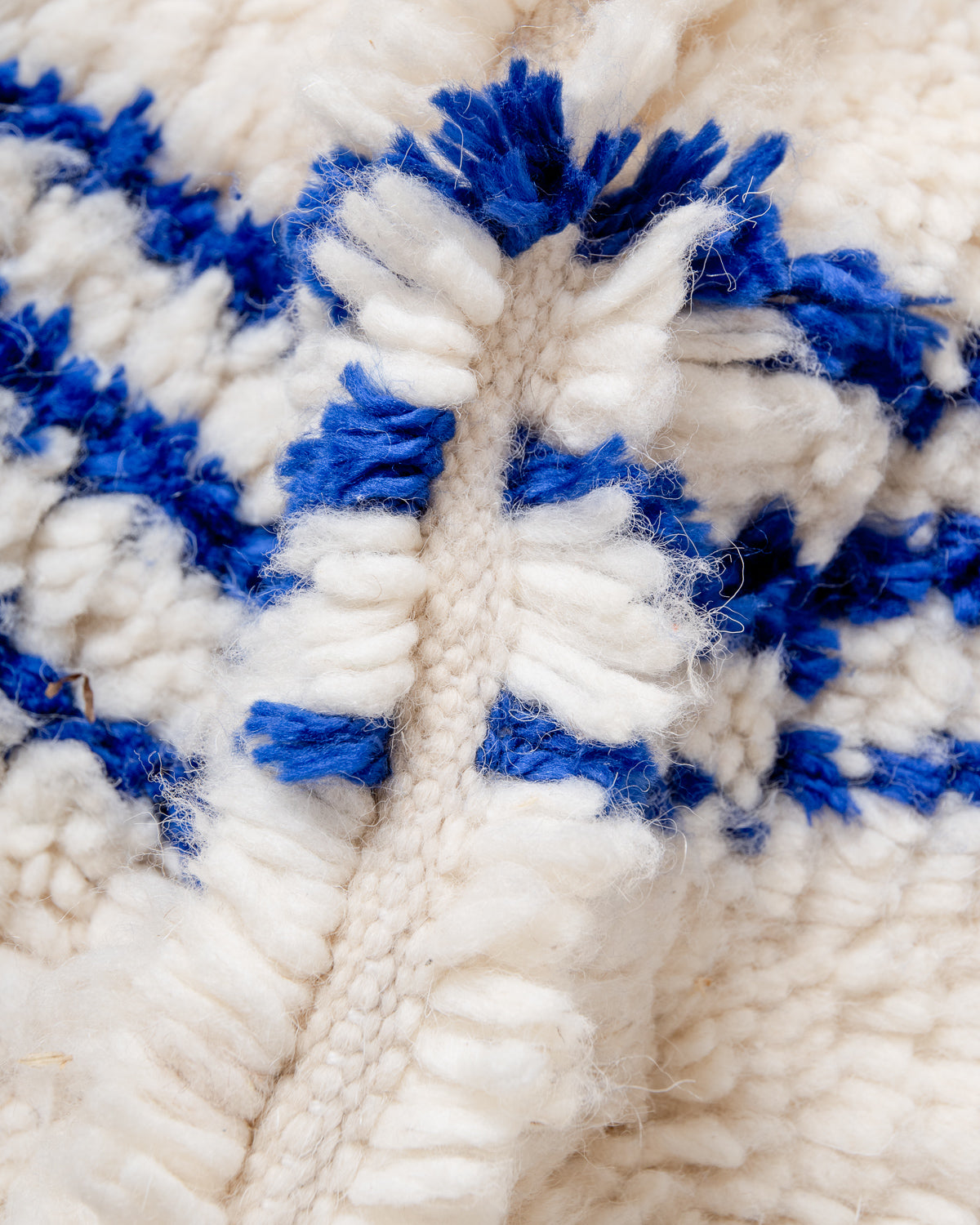 Modern designer handcrafted Berber rug from Morocco. Azilal rug with beautiful colors and patterns. Made of sheep’s wool and colourful cotton.