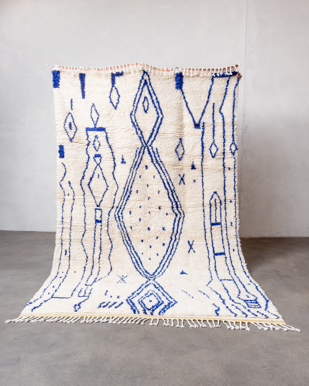 Modern designer handcrafted Berber rug from Morocco. Azilal rug with beautiful colors and patterns. Made of sheep’s wool and colourful cotton.