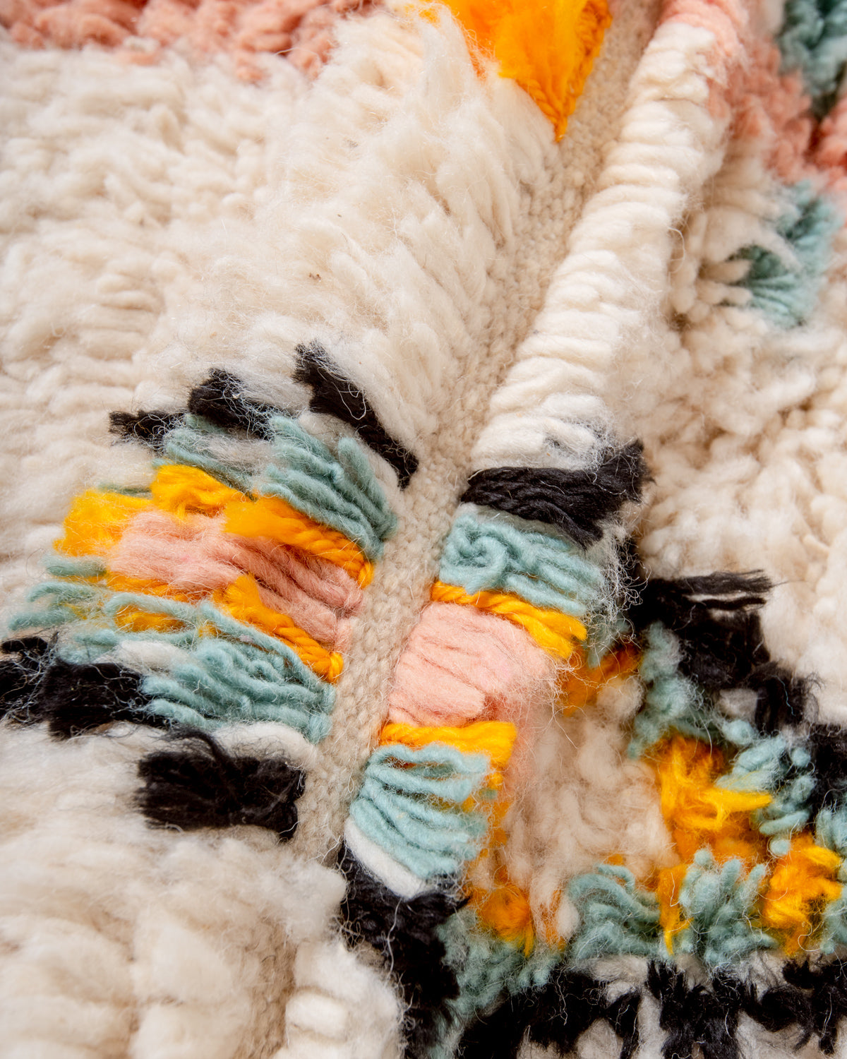 Modern designer handcrafted Berber rug from Morocco. Azilal rug with beautiful colors and patterns. Made of sheep’s wool and colourful cotton.