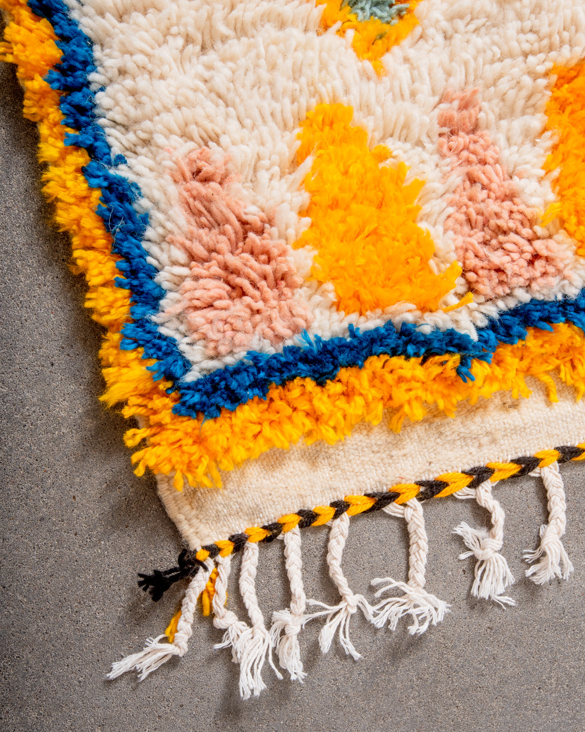 Modern designer handcrafted Berber rug from Morocco. Azilal rug with beautiful colors and patterns. Made of sheep’s wool and colourful cotton.