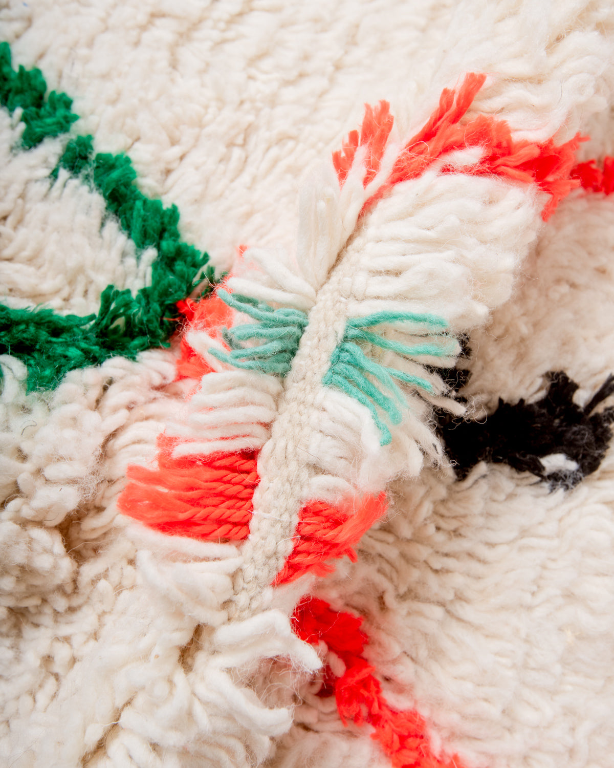 Modern designer handcrafted Berber rug from Morocco. Azilal rug with beautiful colors and patterns. Made of sheep’s wool and colourful cotton.