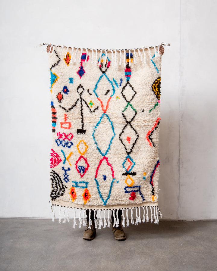 Modern designer handcrafted Berber rug from Morocco. Azilal rug with beautiful colors and patterns. Made of sheep’s wool and colourful cotton.