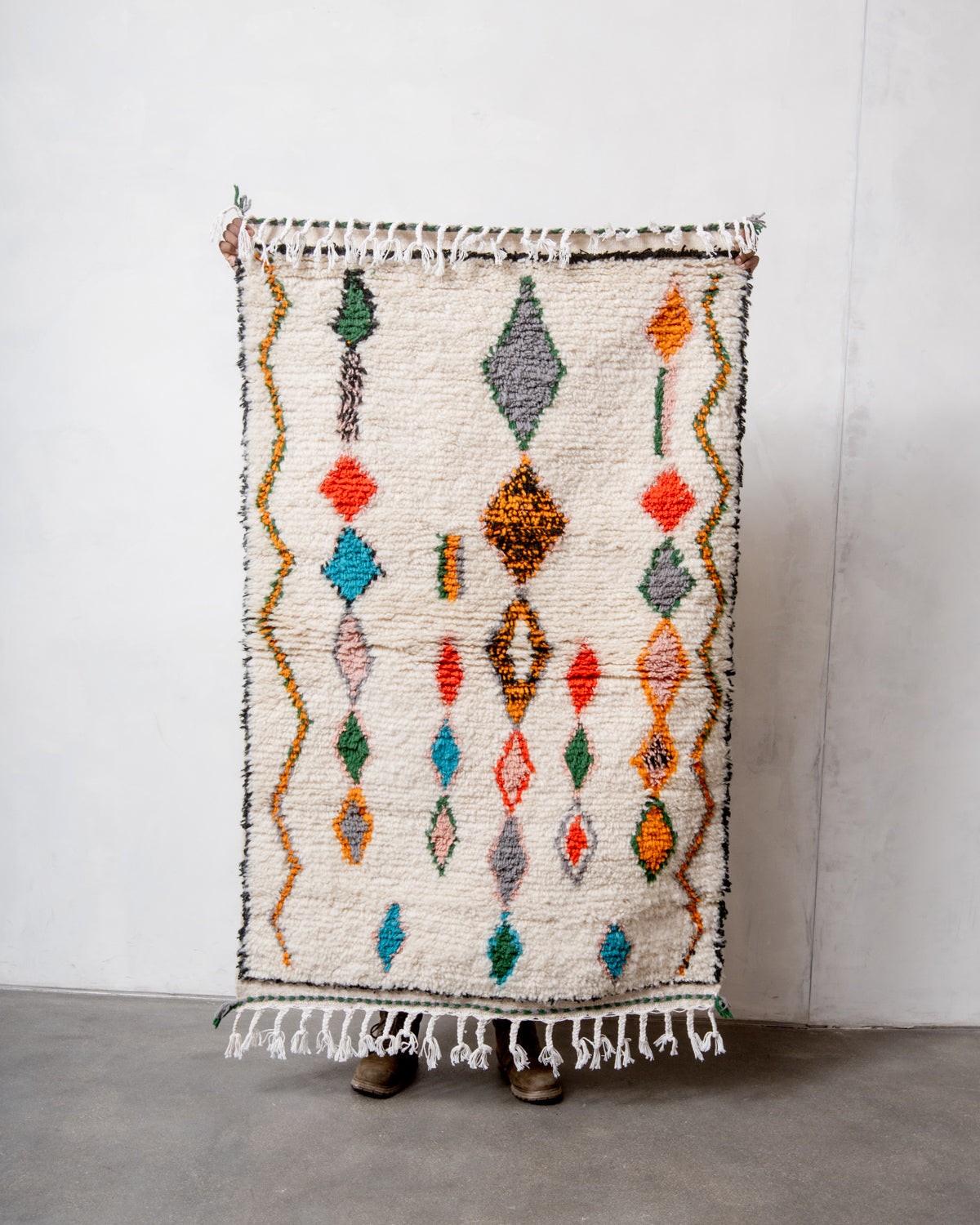 Modern designer handcrafted Berber rug from Morocco. Azilal rug with beautiful colors and patterns. Made of sheep’s wool and colourful cotton.