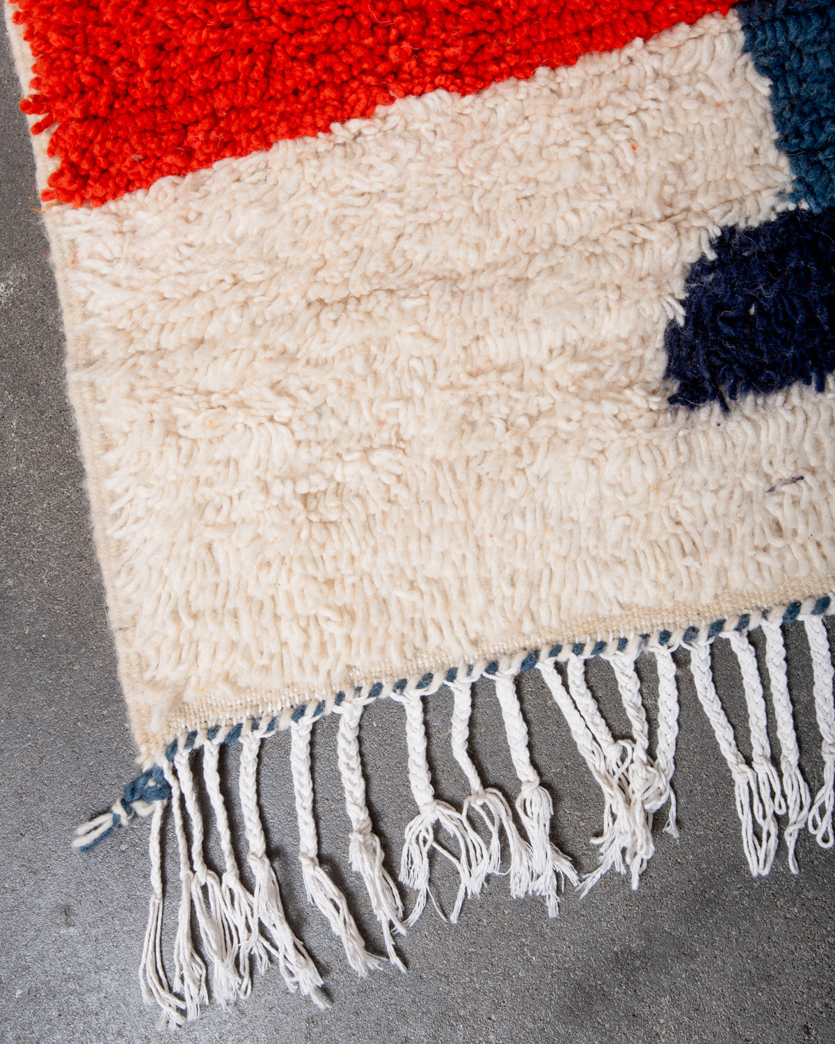 Modern designer handcrafted Berber rug from Morocco. Azilal rug with beautiful colors and patterns. Made of sheep’s wool and colourful cotton.