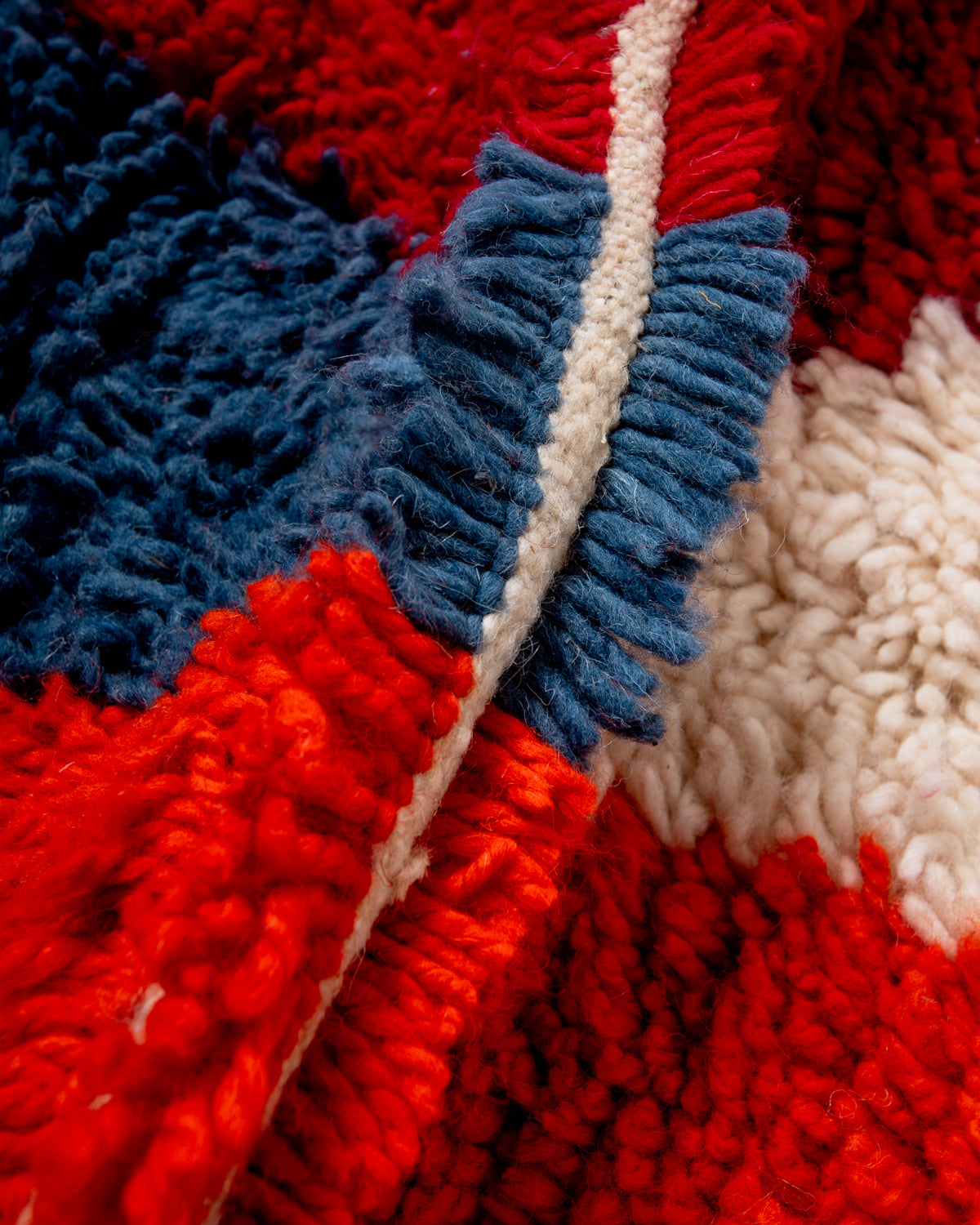 Modern designer handcrafted Berber rug from Morocco. Azilal rug with beautiful colors and patterns. Made of sheep’s wool and colourful cotton.