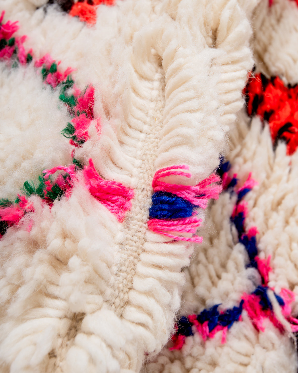 Modern designer handcrafted Berber rug from Morocco. Azilal rug with beautiful colors and patterns. Made of sheep’s wool and colourful cotton.