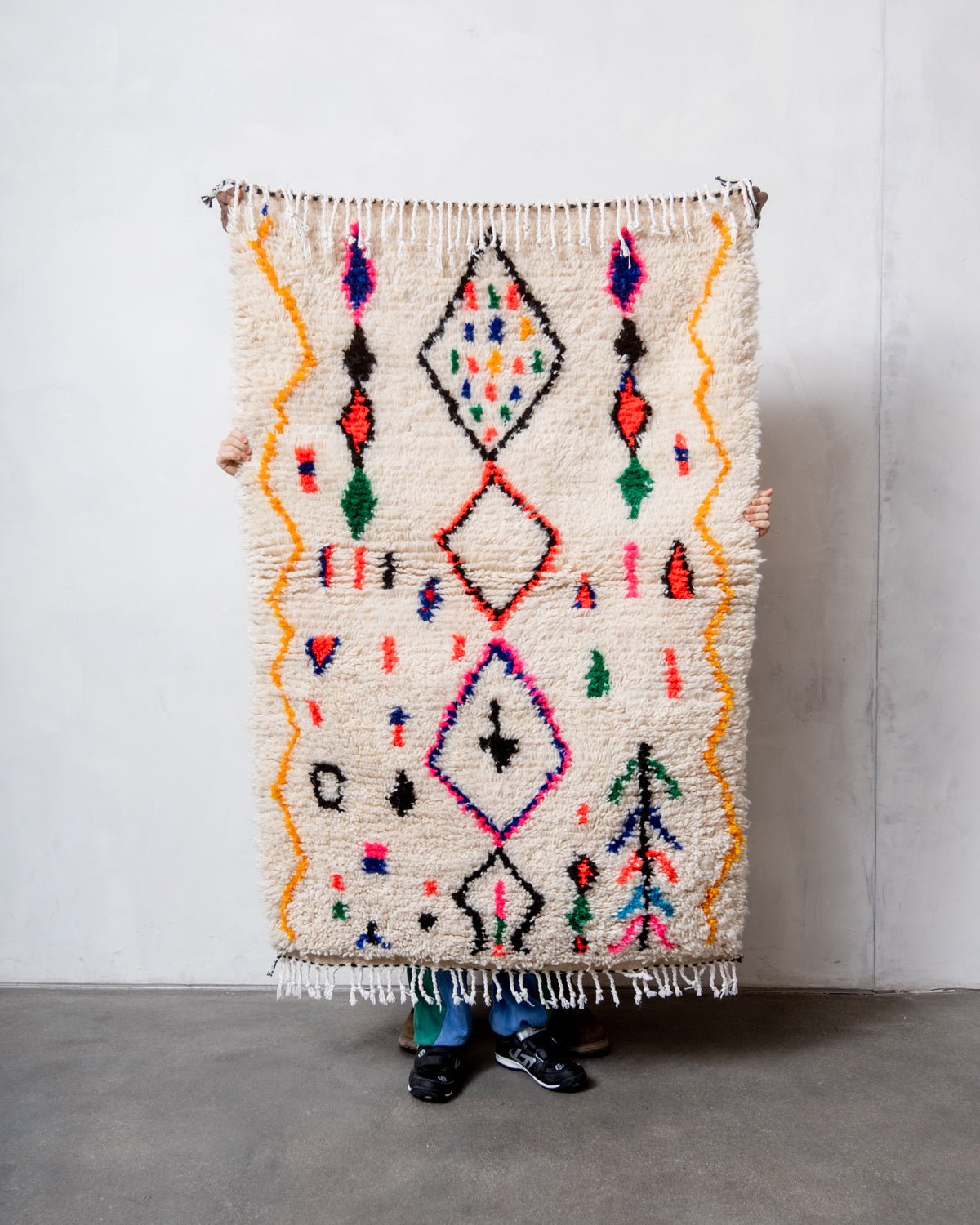 Modern designer handcrafted Berber rug from Morocco. Azilal rug with beautiful colors and patterns. Made of sheep’s wool and colourful cotton.