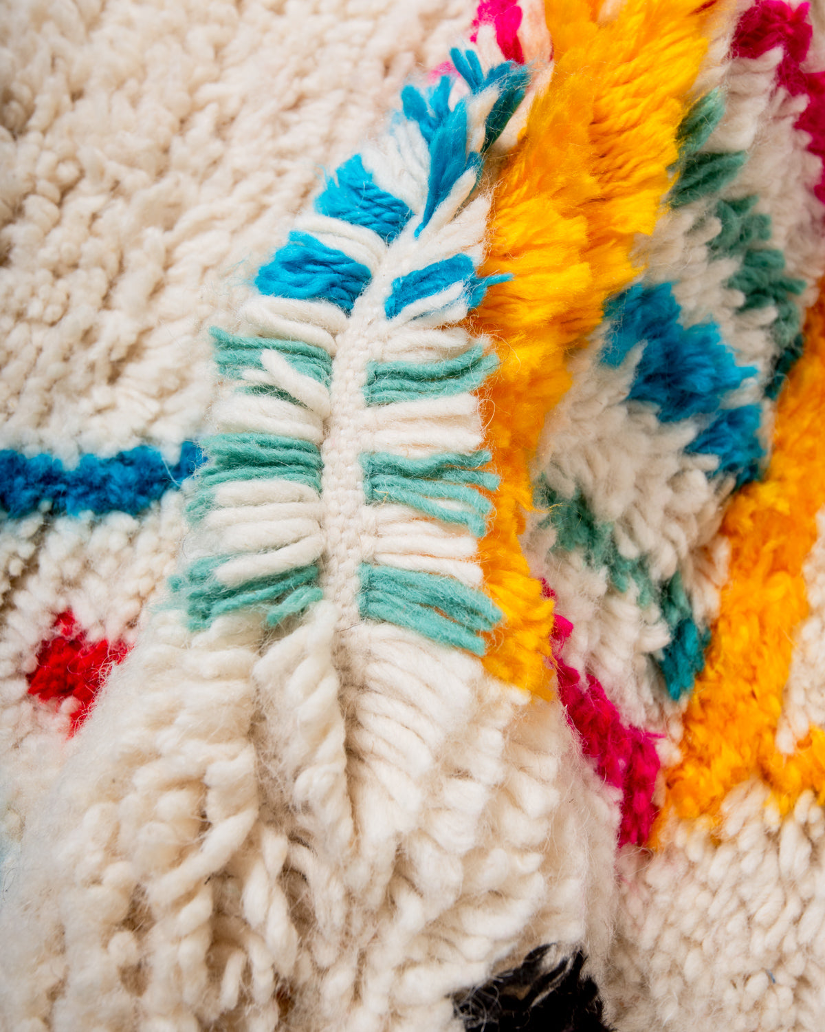 Modern designer handcrafted Berber rug from Morocco. Azilal rug with beautiful colors and patterns. Made of sheep’s wool and colourful cotton.