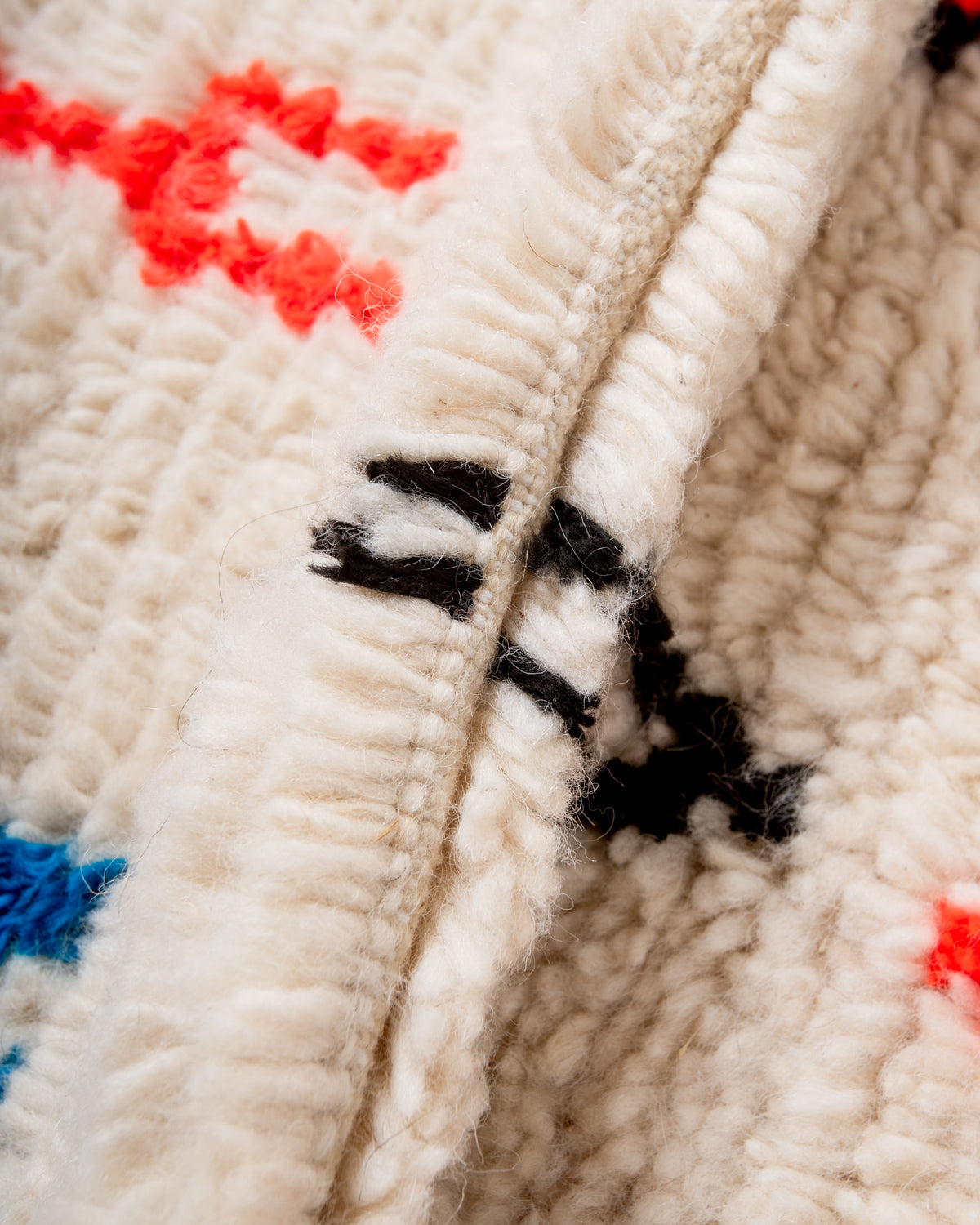 Modern designer handcrafted Berber rug from Morocco. Azilal rug with beautiful colors and patterns. Made of sheep’s wool and colourful cotton.