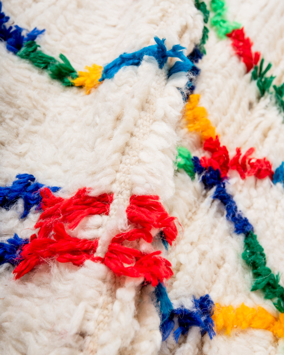 Modern designer handcrafted Berber rug from Morocco. Azilal rug with beautiful colors and patterns. Made of sheep’s wool and colourful cotton.