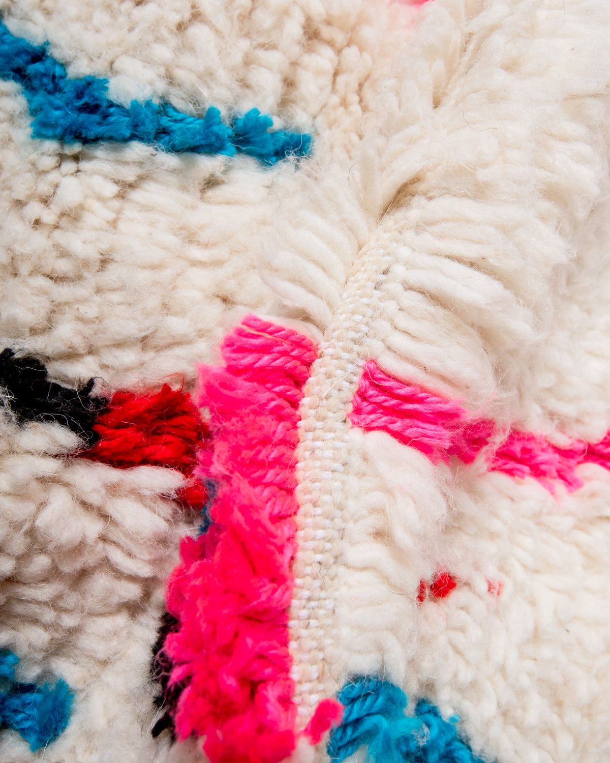 Modern designer handcrafted Berber rug from Morocco. Azilal rug with beautiful colors and patterns. Made of sheep’s wool and colourful cotton.