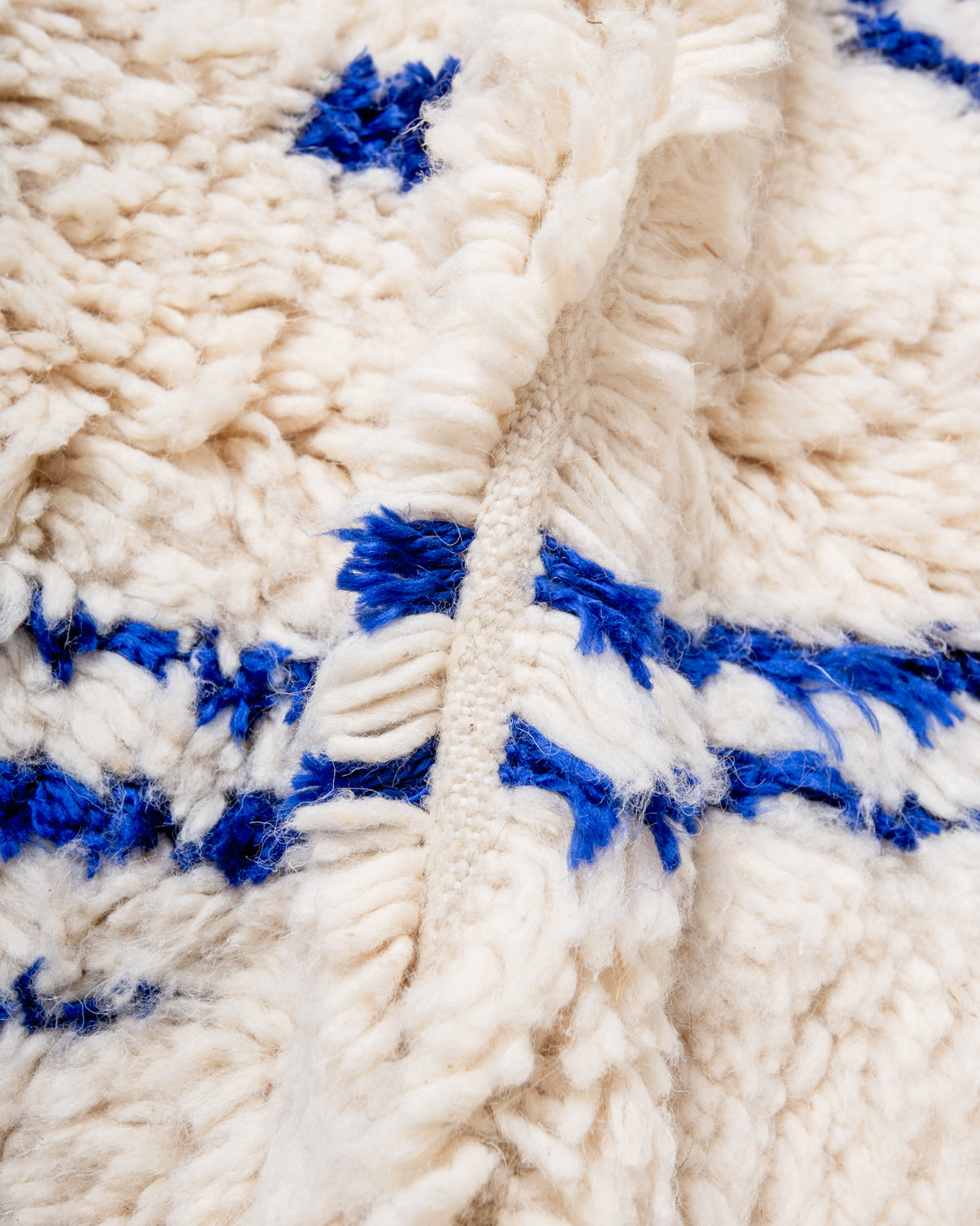 Modern designer handcrafted Berber rug from Morocco. Azilal rug with beautiful colors and patterns. Made of sheep’s wool and colourful cotton.