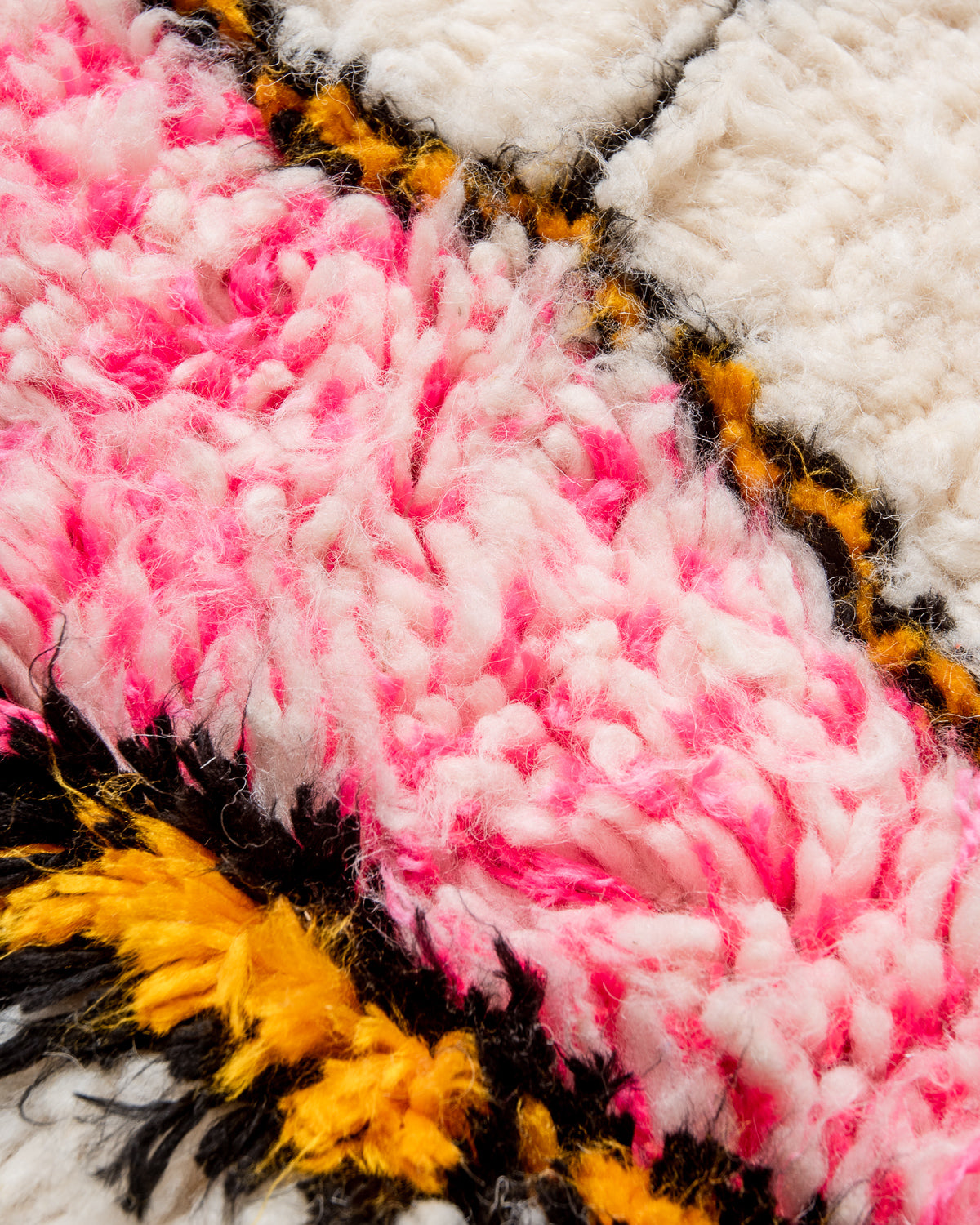 Modern designer handcrafted Berber rug from Morocco. Azilal rug with beautiful colors and patterns. Made of sheep’s wool and colourful cotton.