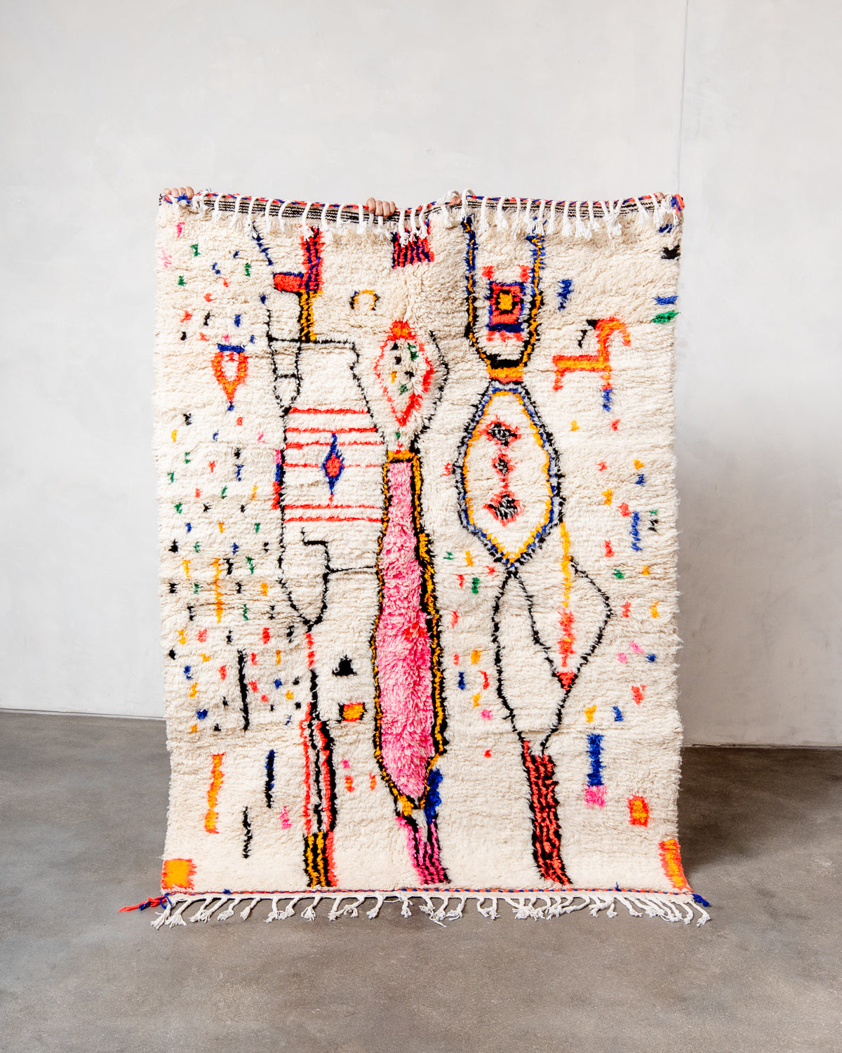 Modern designer handcrafted Berber rug from Morocco. Azilal rug with beautiful colors and patterns. Made of sheep’s wool and colourful cotton.