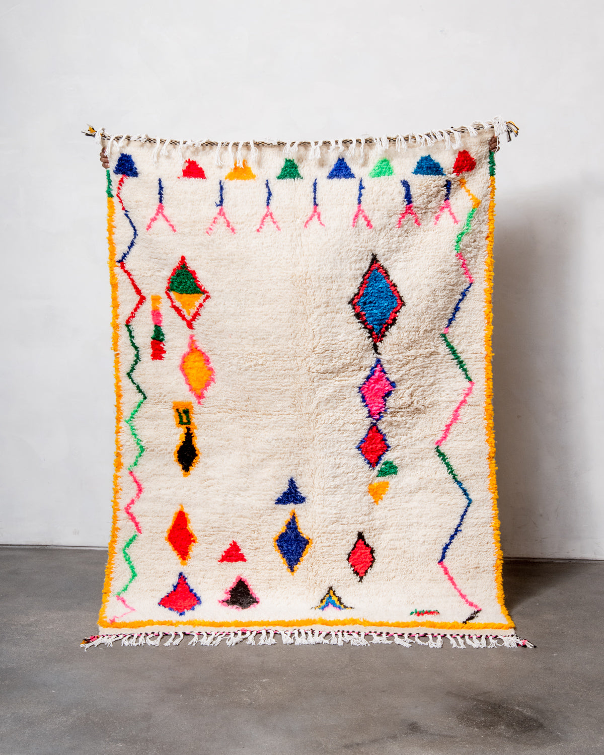 Modern designer handcrafted Berber rug from Morocco. Azilal rug with beautiful colors and patterns. Made of sheep’s wool and colourful cotton.