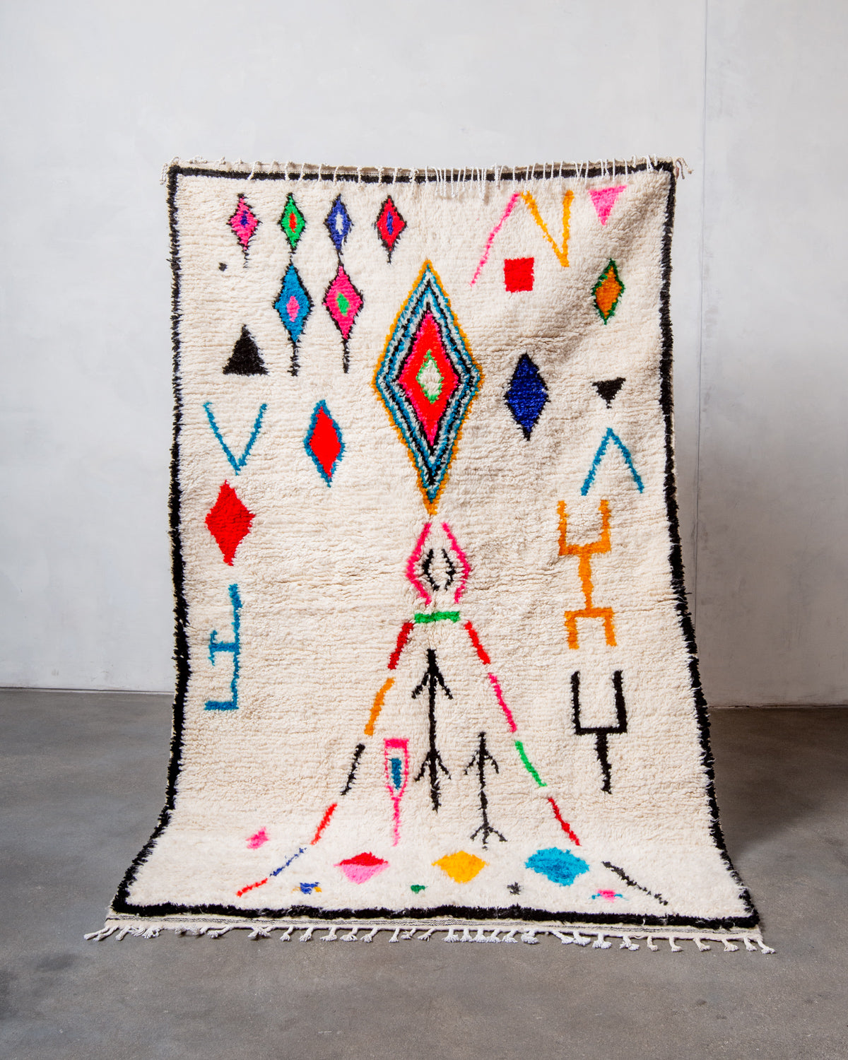 Modern designer handcrafted Berber rug from Morocco. Azilal rug with beautiful colours and patterns. Made of sheep’s wool and colourful cotton.