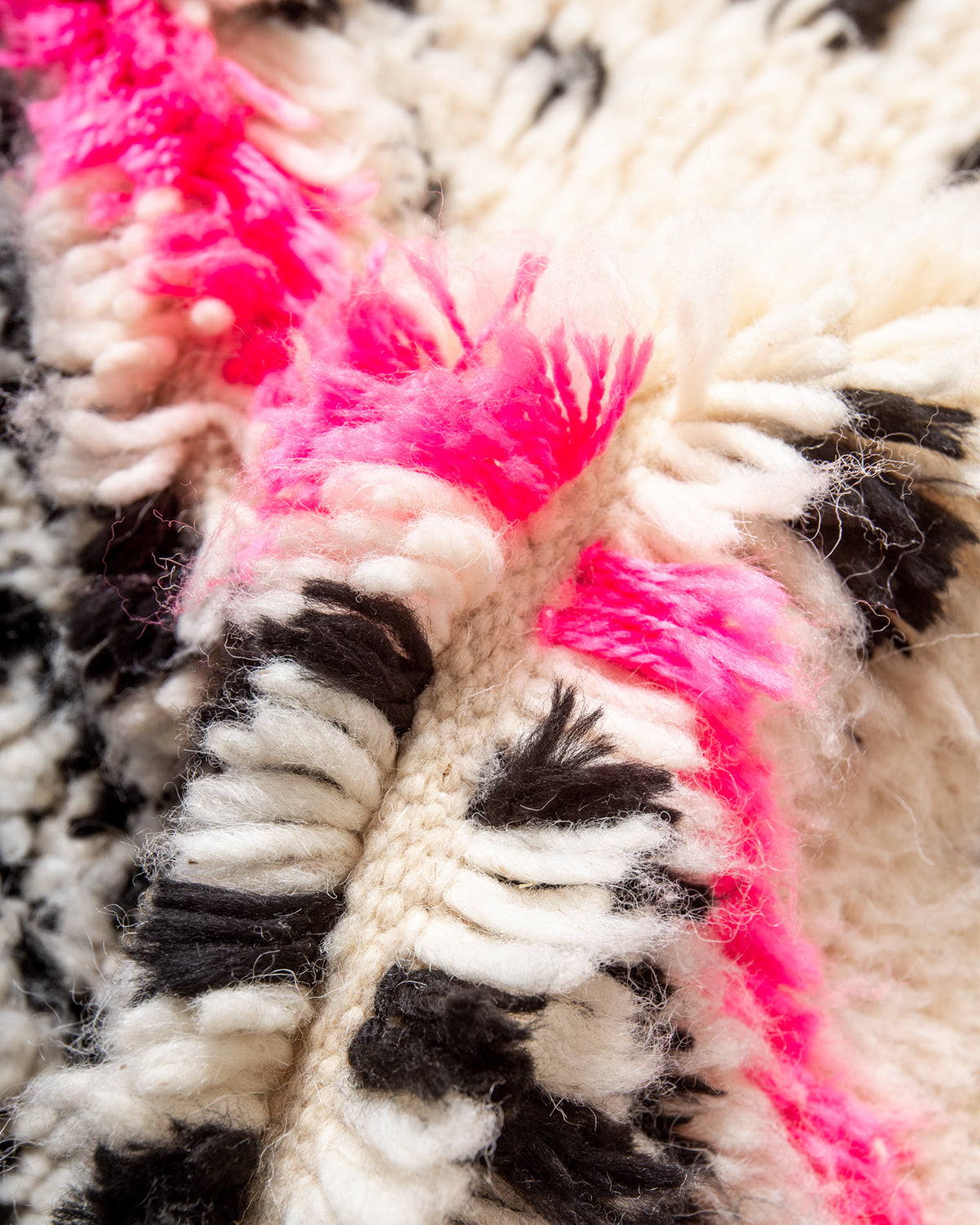 Modern designer handcrafted Berber rug from Morocco. Azilal rug with beautiful colours and patterns. Made of sheep’s wool and colourful cotton.