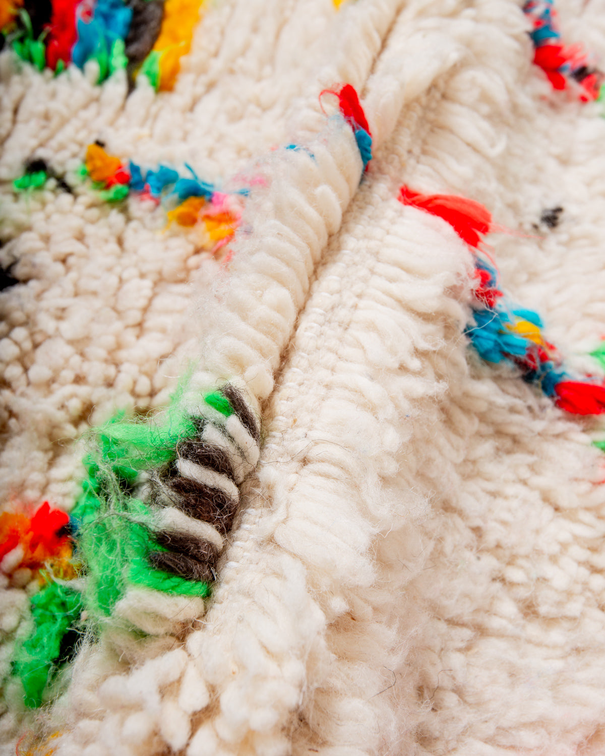 Modern designer handcrafted Berber rug from Morocco. Azilal rug with beautiful colours and patterns. Made of sheep’s wool and colourful cotton.