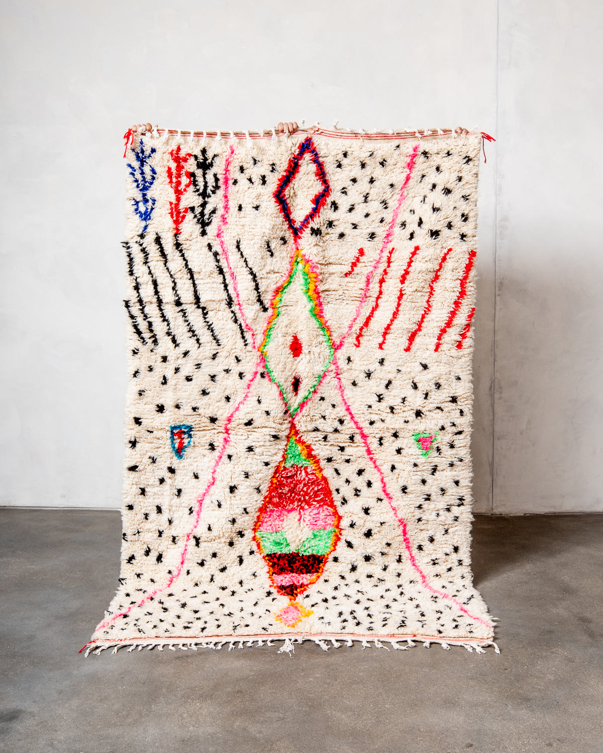 Modern designer handcrafted Berber rug from Morocco. Azilal rug with beautiful colors and patterns. Made of sheep’s wool and colourful cotton.