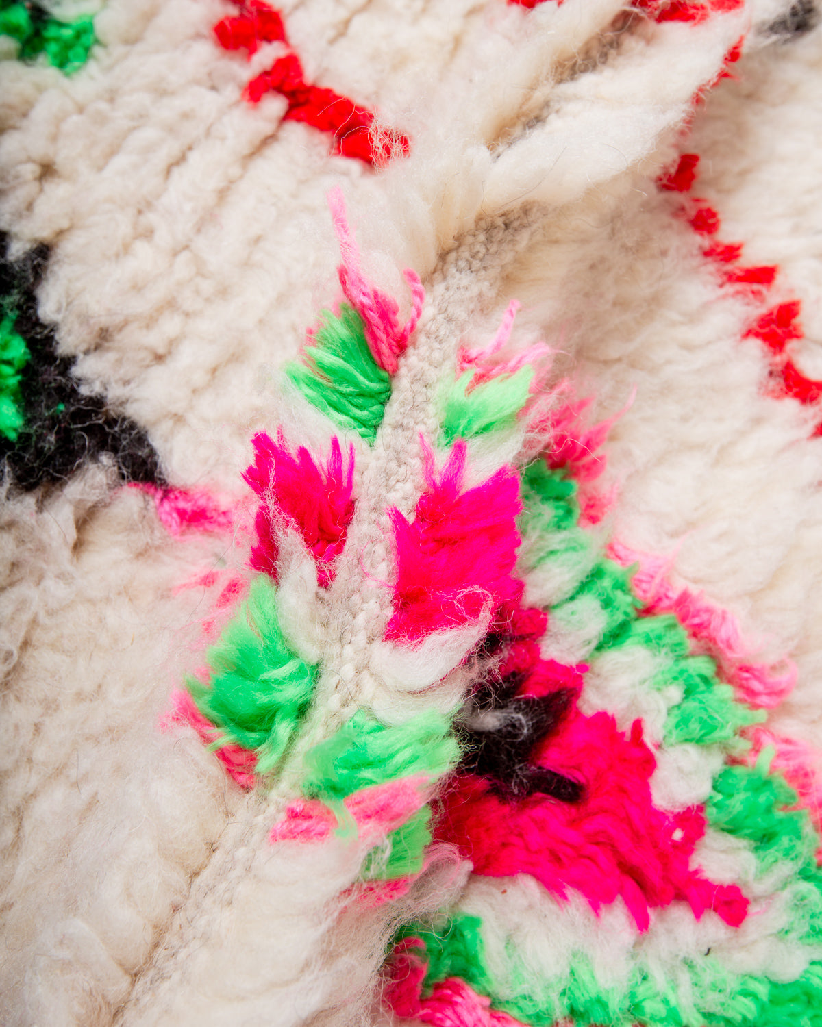 Modern designer handcrafted Berber rug from Morocco. Azilal rug with beautiful colours and patterns. Made of sheep’s wool and colourful cotton.