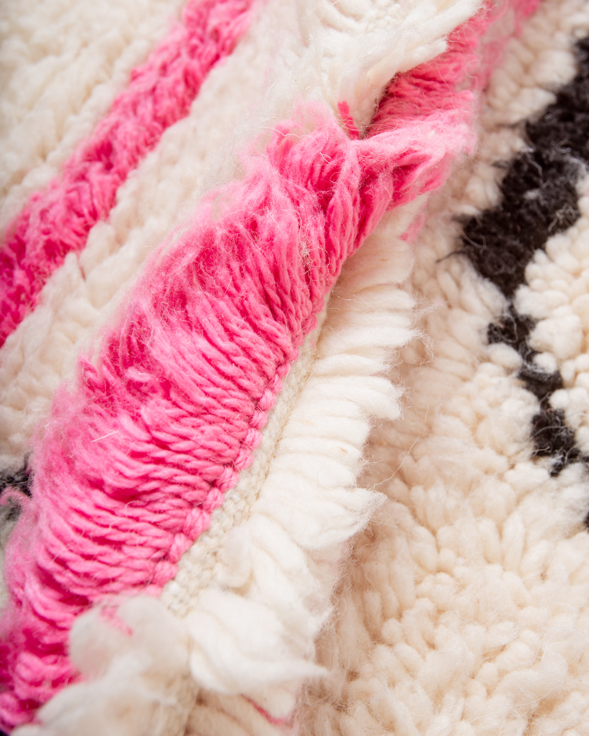 Modern designer handcrafted Berber rug from Morocco. Azilal rug with beautiful colours and patterns. Made of sheep’s wool and colourful cotton.