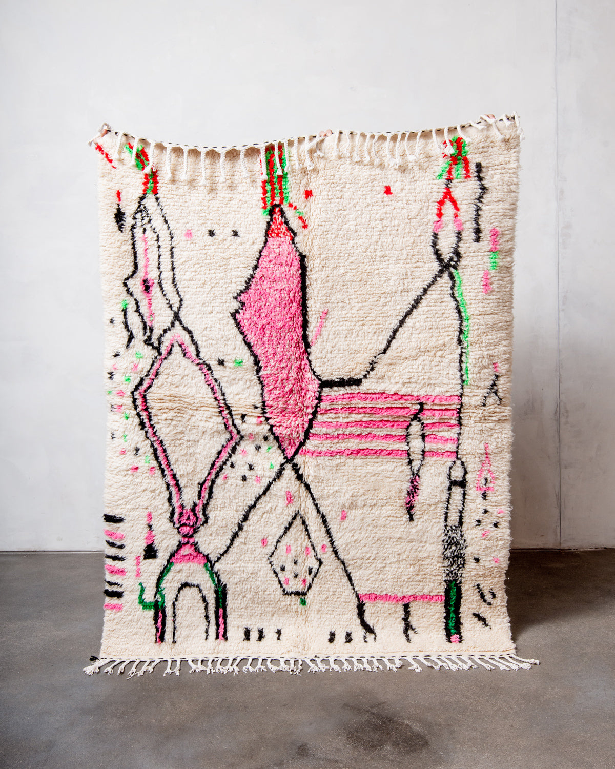 Modern designer handcrafted Berber rug from Morocco. Azilal rug with beautiful colours and patterns. Made of sheep’s wool and colourful cotton.