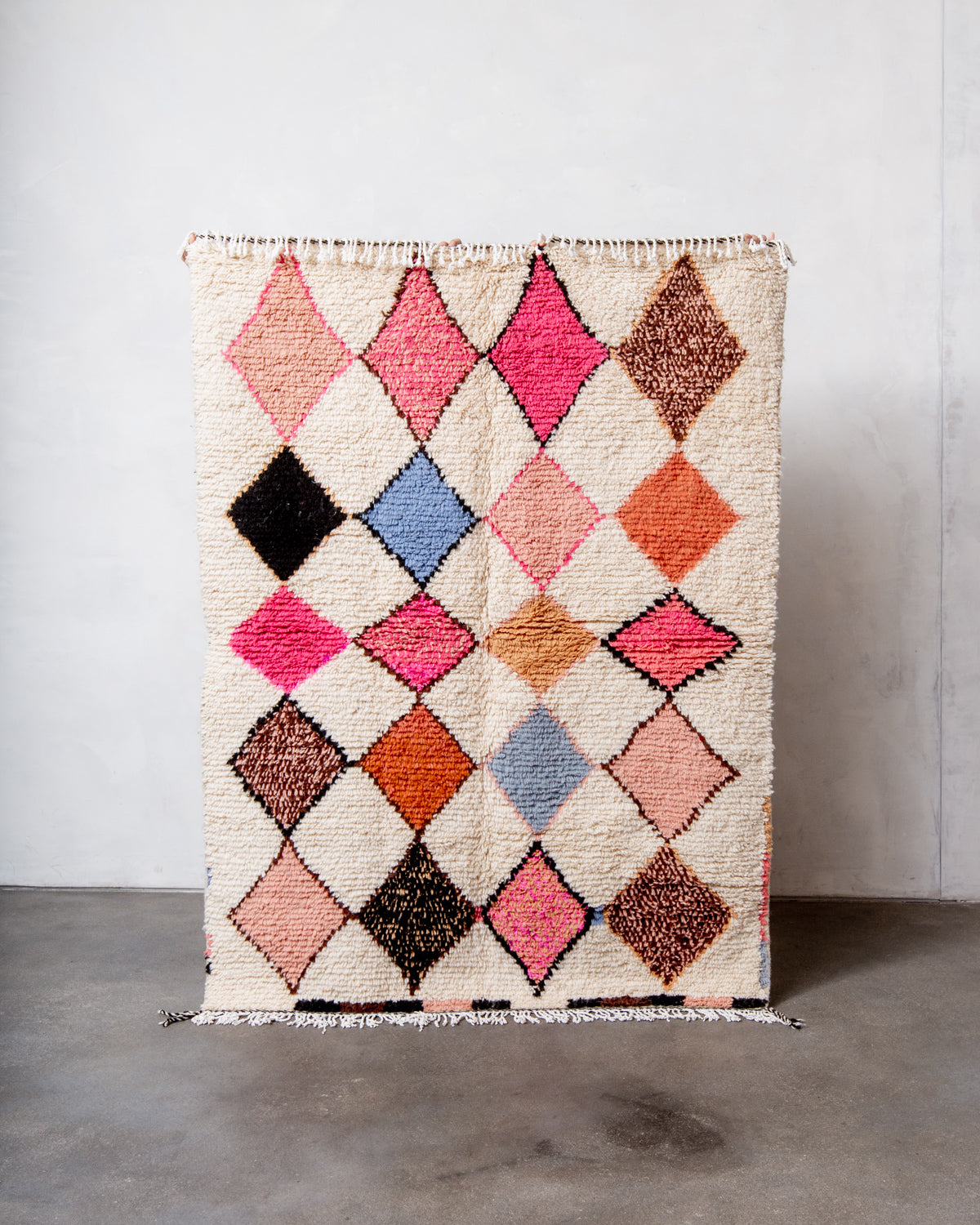 Modern designer handcrafted Berber rug from Morocco. Azilal rug with beautiful colours and patterns. Made of sheep’s wool and colourful cotton.
