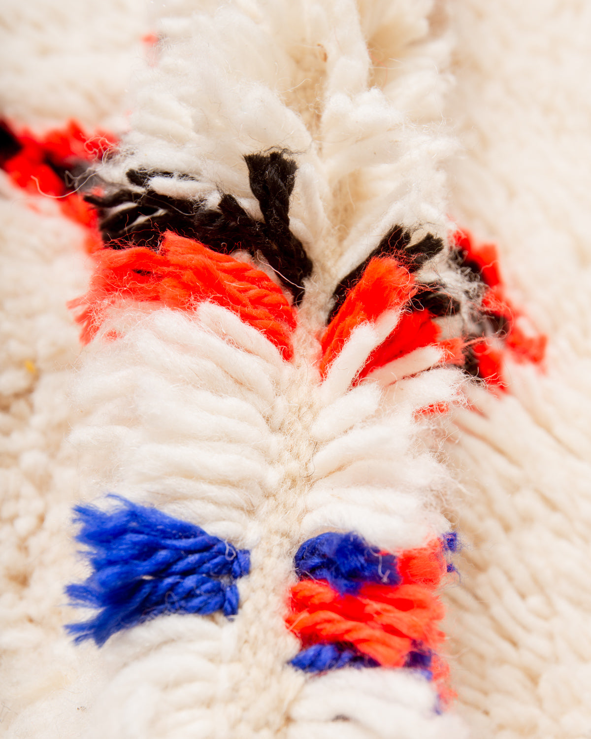 Modern designer handcrafted Berber rug from Morocco. Azilal rug with beautiful colours and patterns. Made of sheep’s wool and colourful cotton.