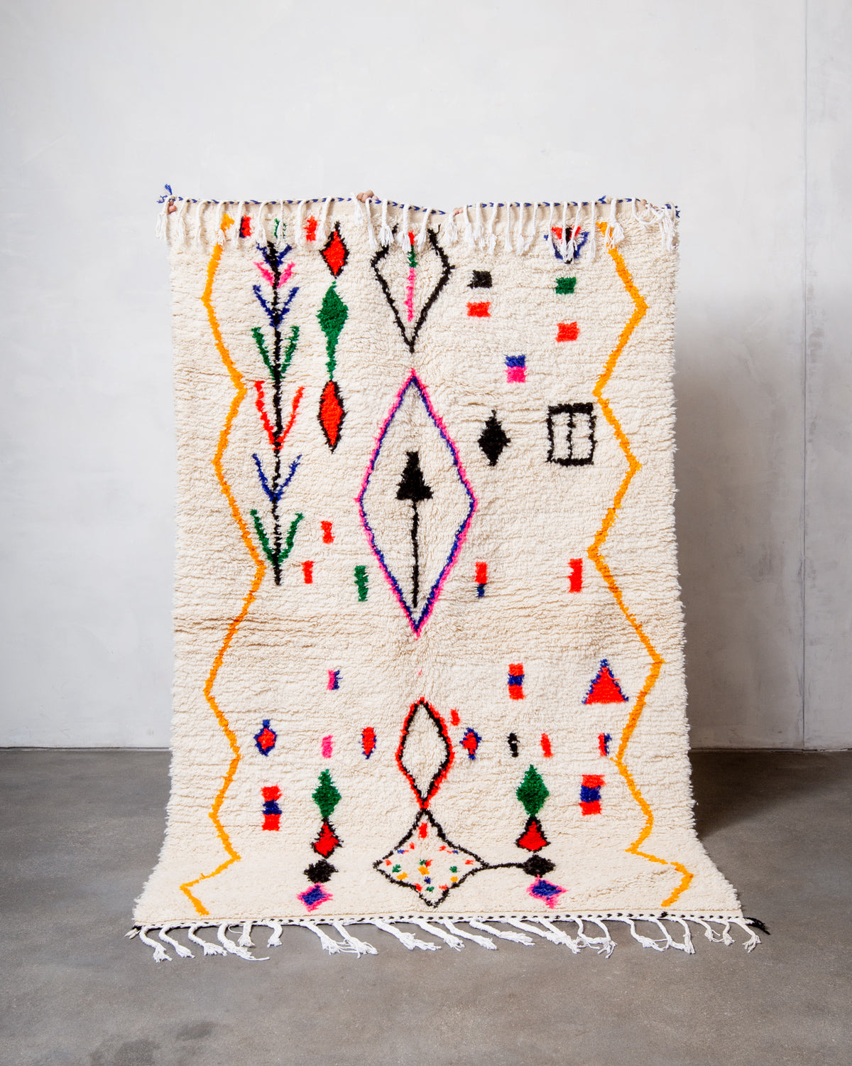 Modern designer handcrafted Berber rug from Morocco. Azilal rug with beautiful colours and patterns. Made of sheep’s wool and colourful cotton.